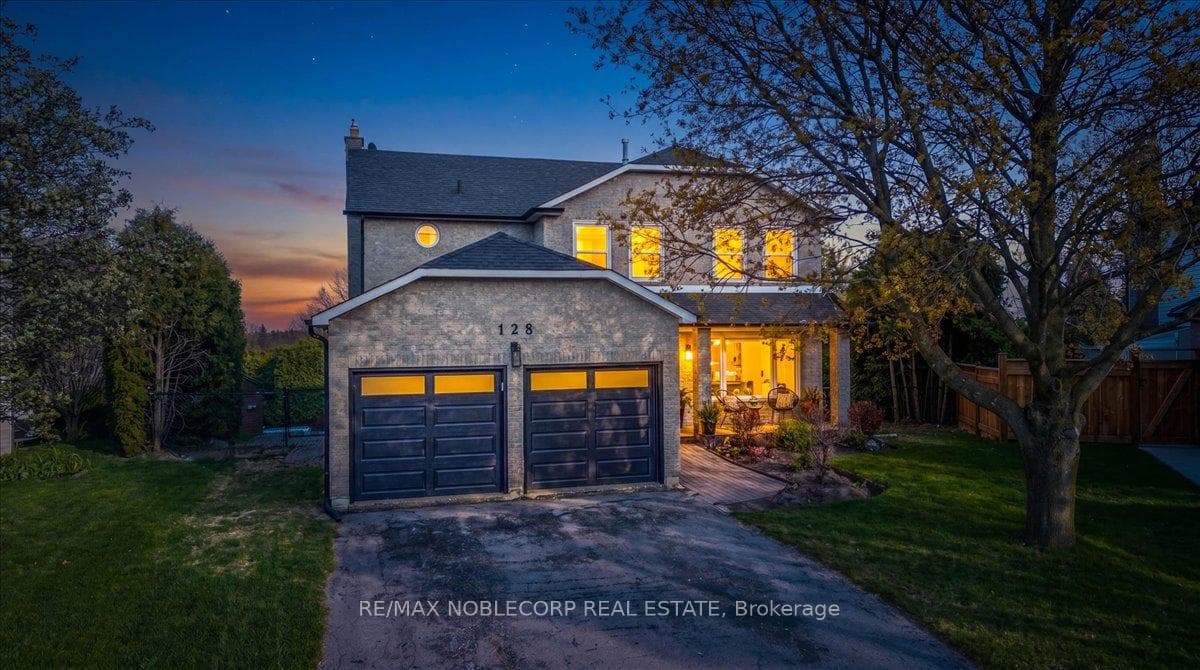 128 Mccauley Court, Newmarket, ON L3Y 7W2