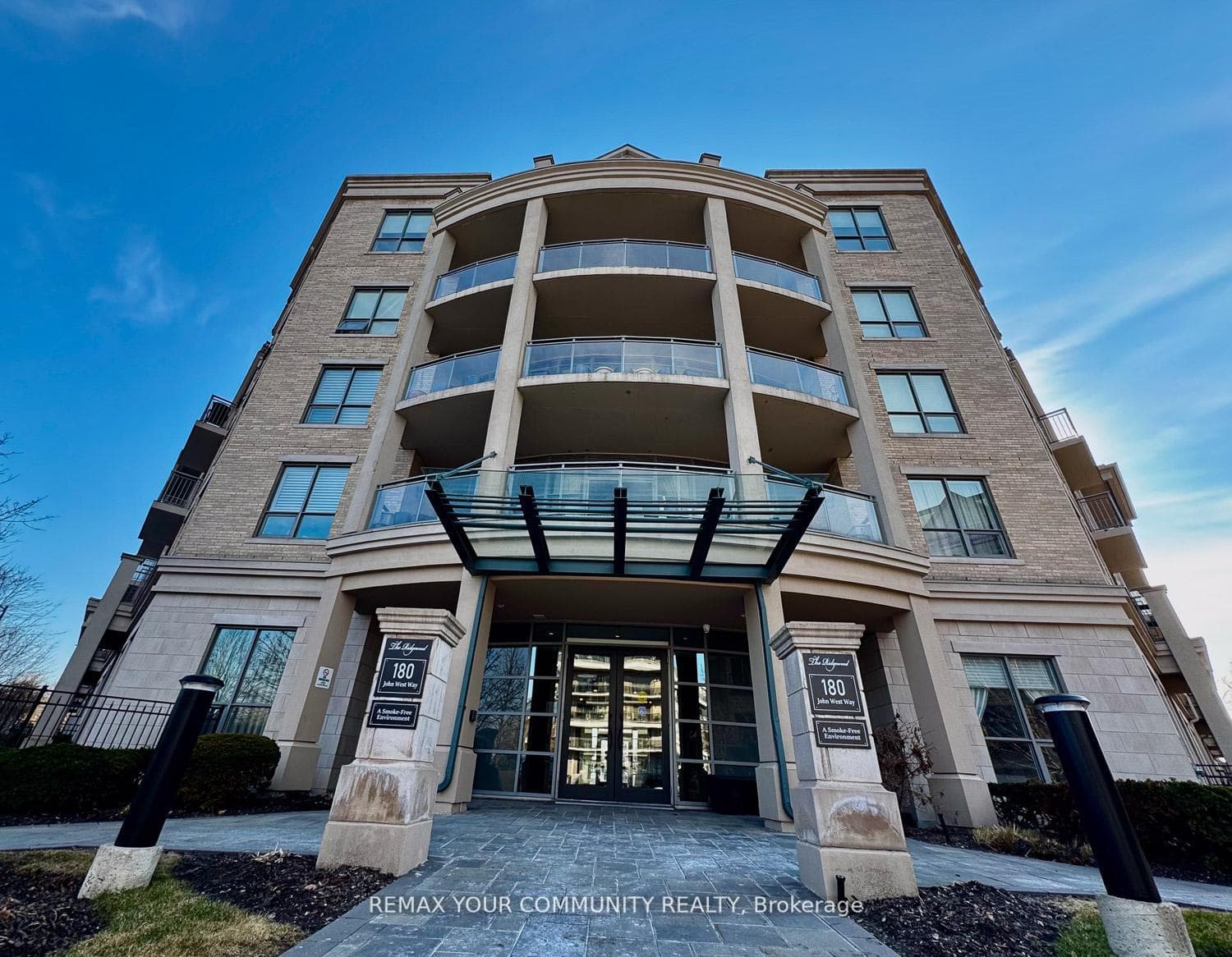 180 John West Way 413, Aurora, ON L4G 0R3