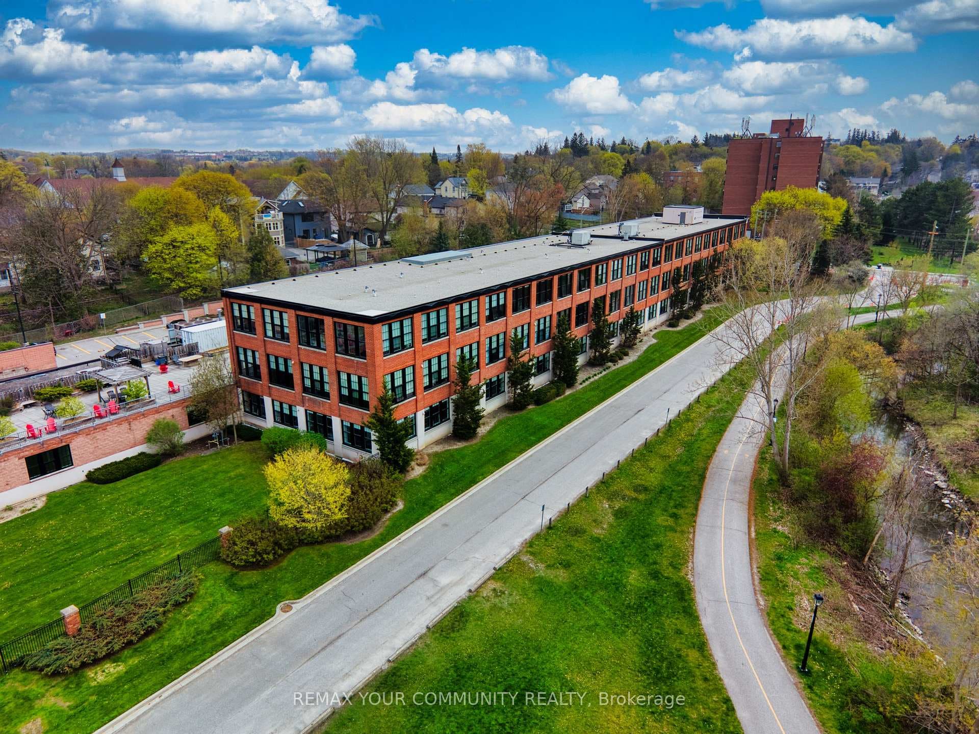 543 Timothy Street 302, Newmarket, ON L3Y 1R1