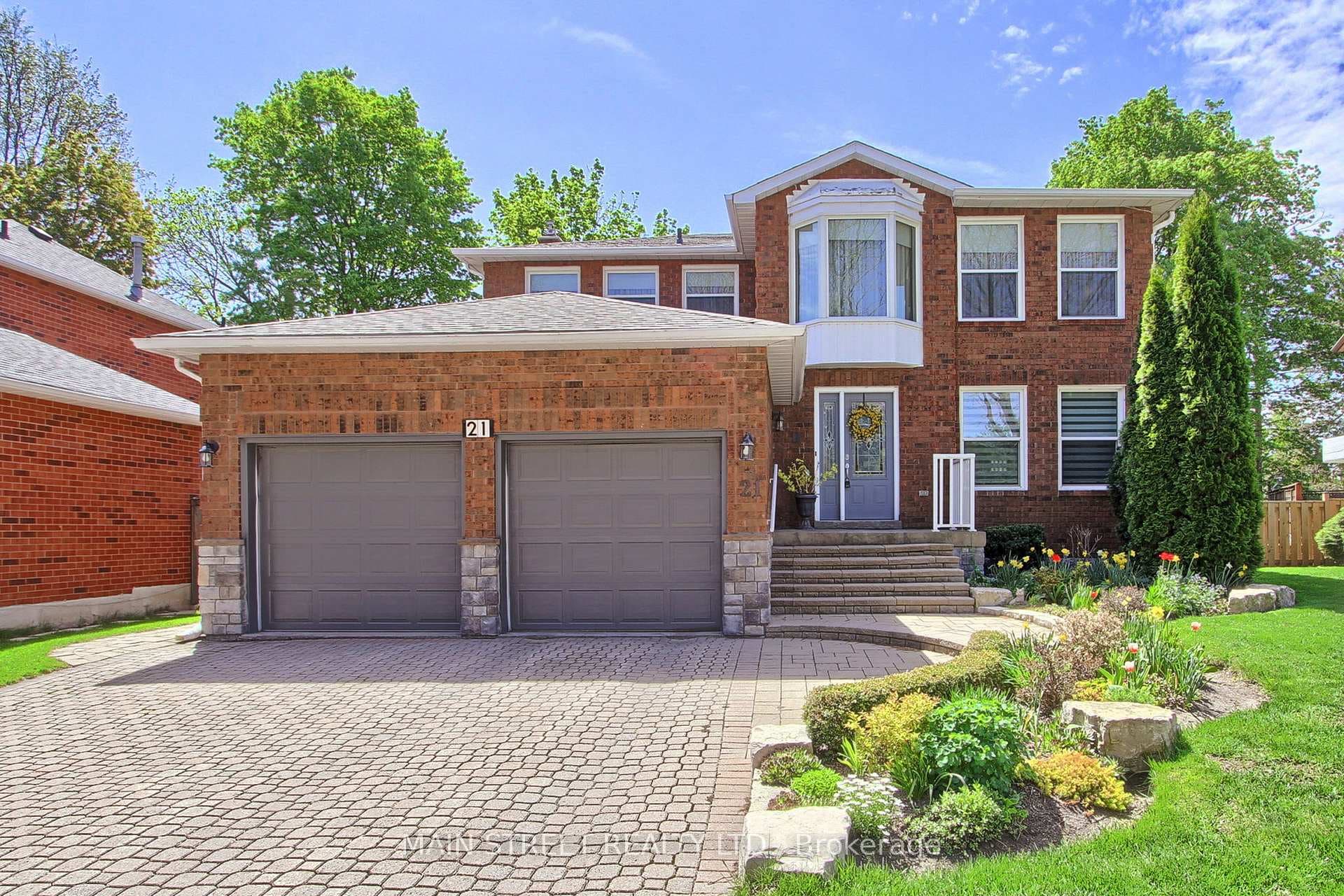 21 Chadburn Crescent, Aurora, ON L4G 4V6
