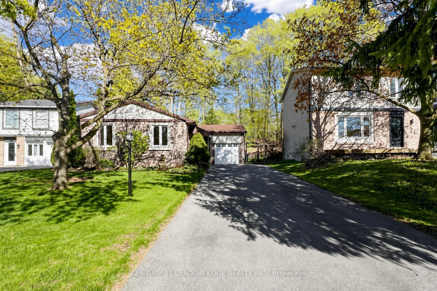 323 Waratah Avenue, Newmarket, ON L3Y 5J3