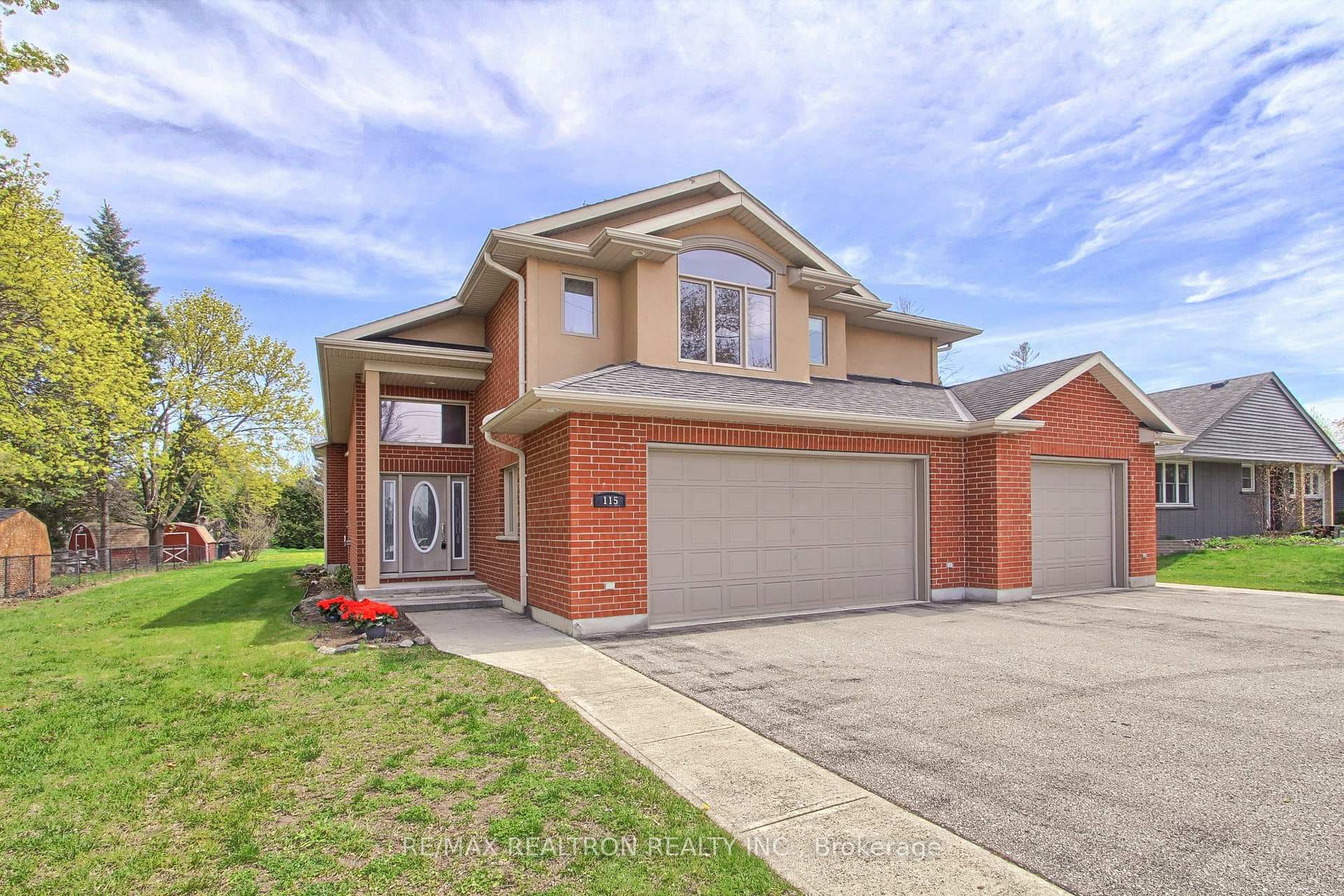 115 Park Avenue, East Gwillimbury, ON L9N 1H8
