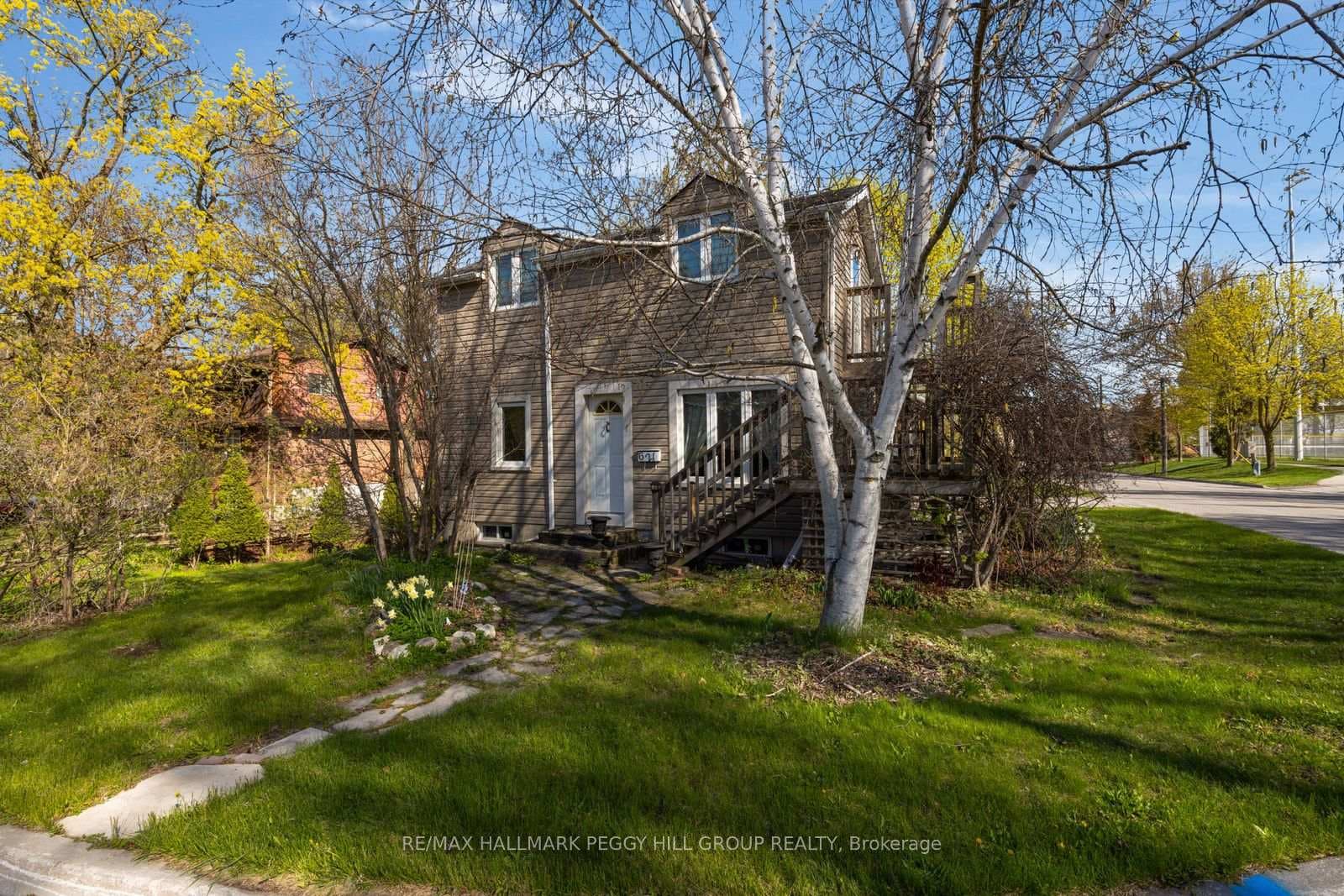 621 Lydia Street, Newmarket, ON L3Y 1M4