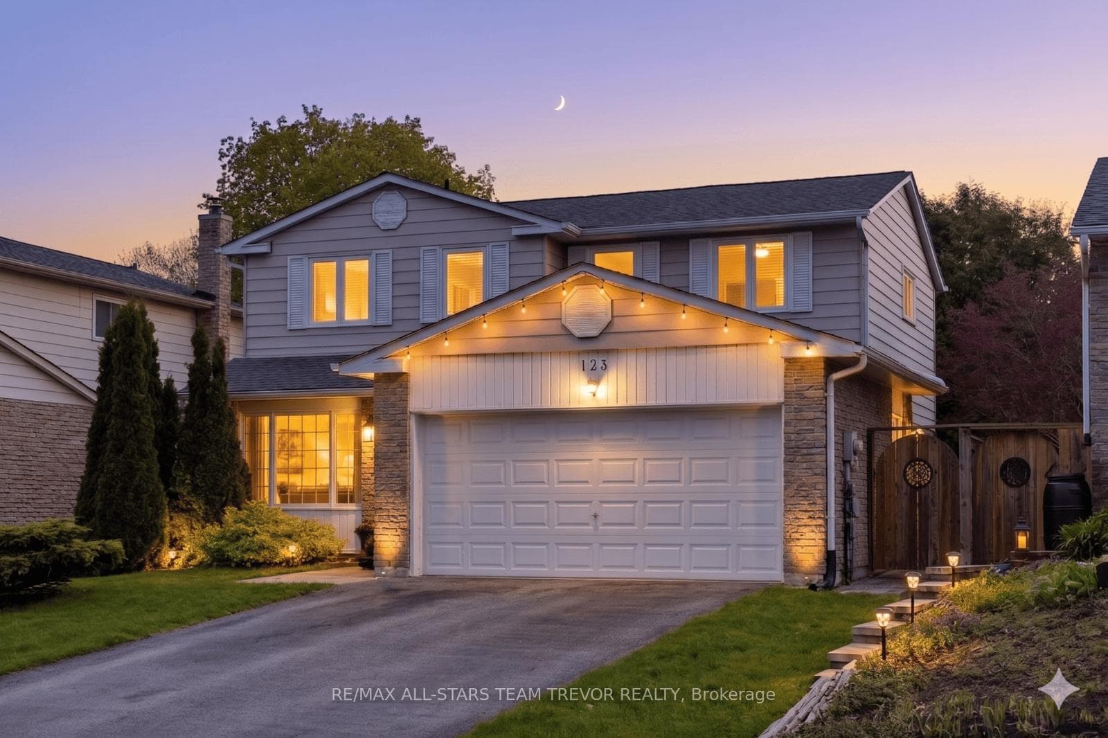 123 Lowe Boulevard, Newmarket, ON L3Y 5T3