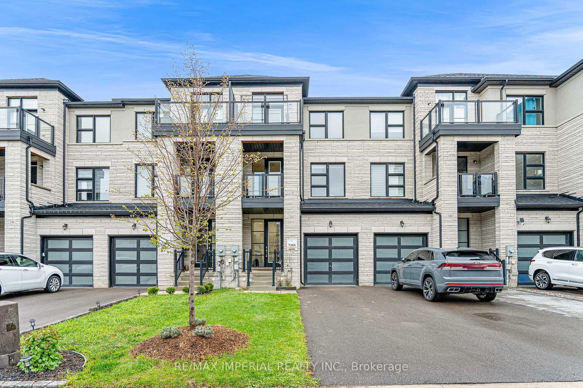 242 Vermont Avenue, Newmarket, ON L3X 0M6