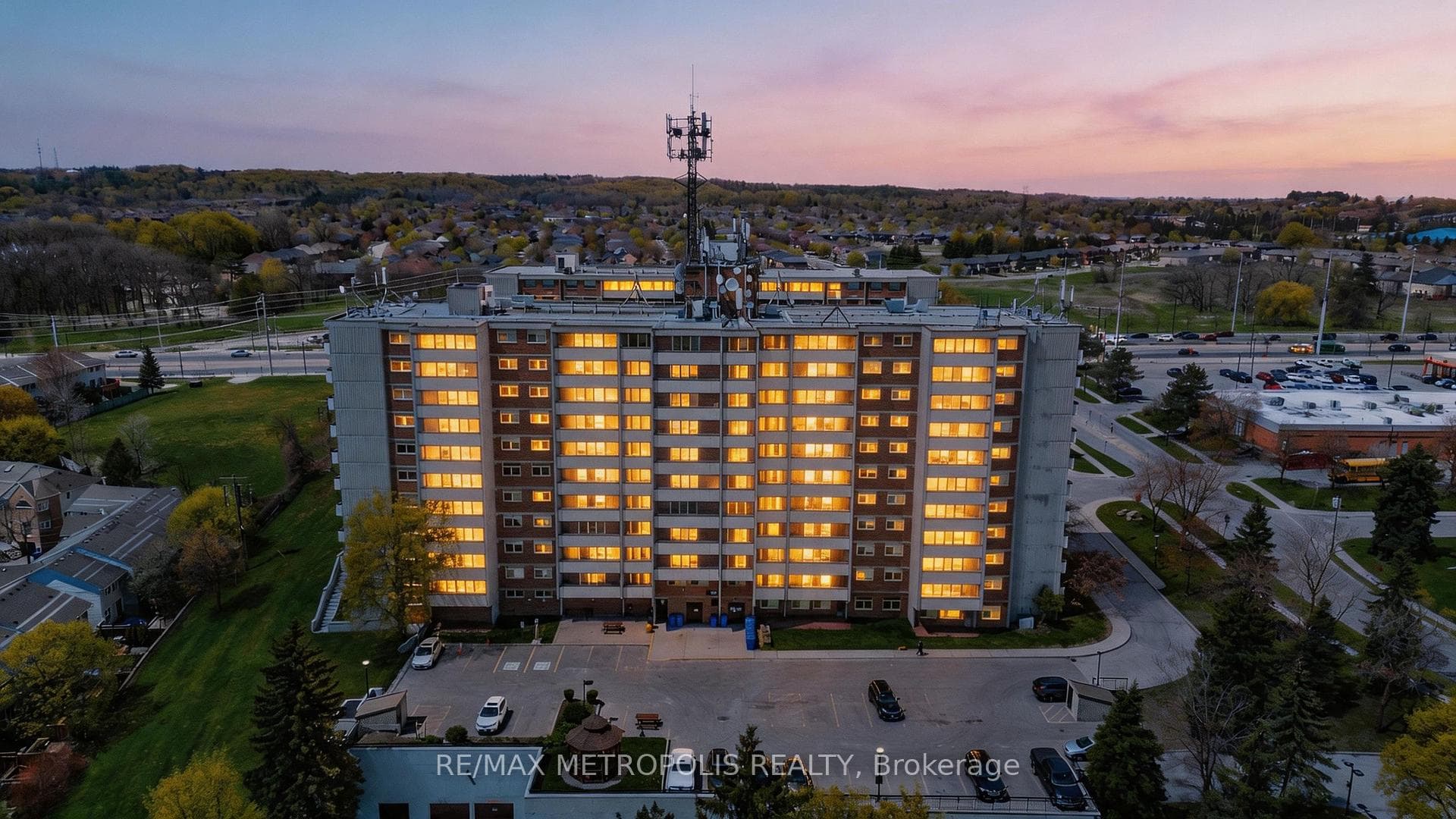 40 William Roe Boulevard 1010, Newmarket, ON L3Y 5N4