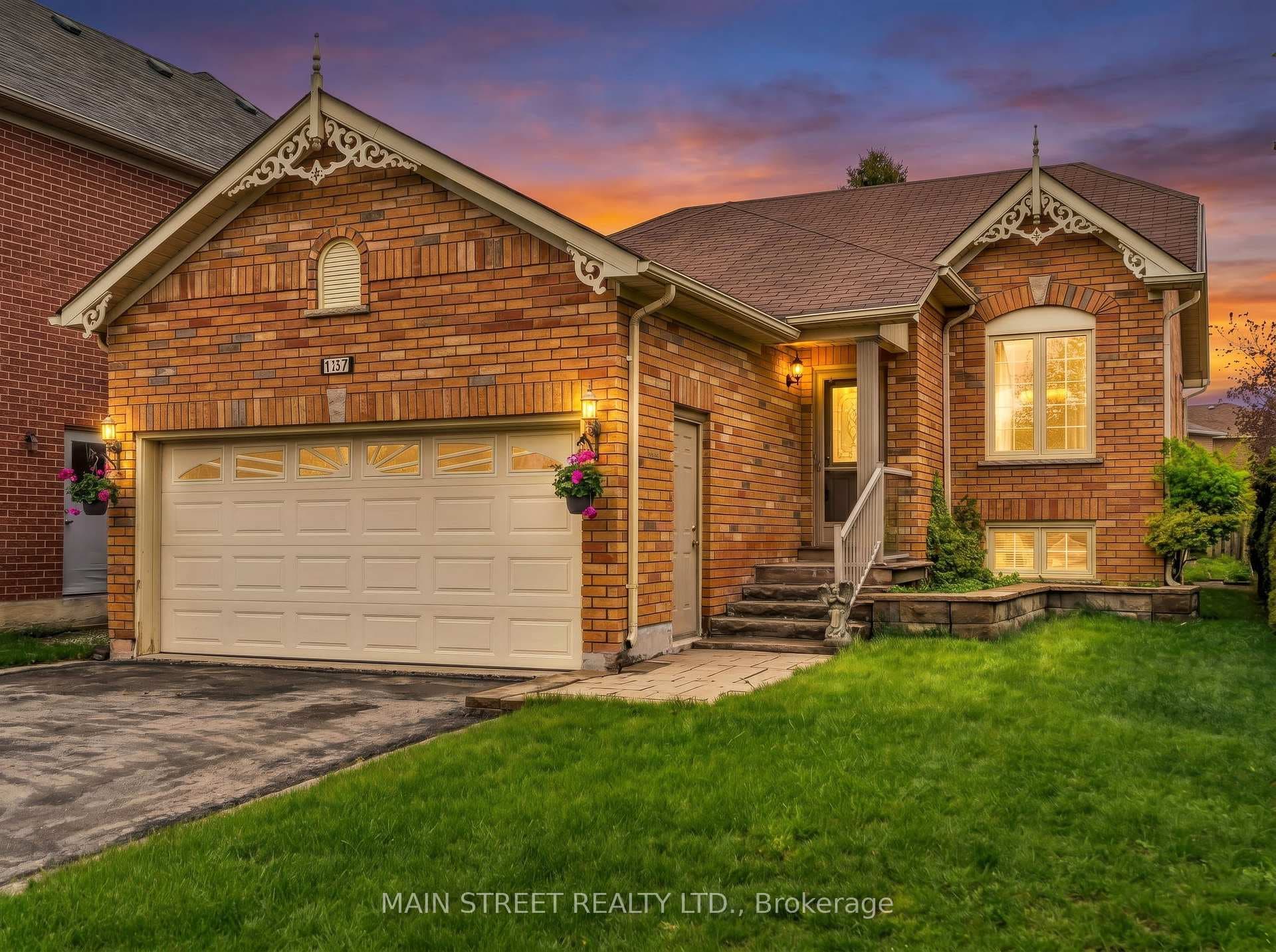 137 Clearmeadow Boulevard, Newmarket, ON L3X 2E9