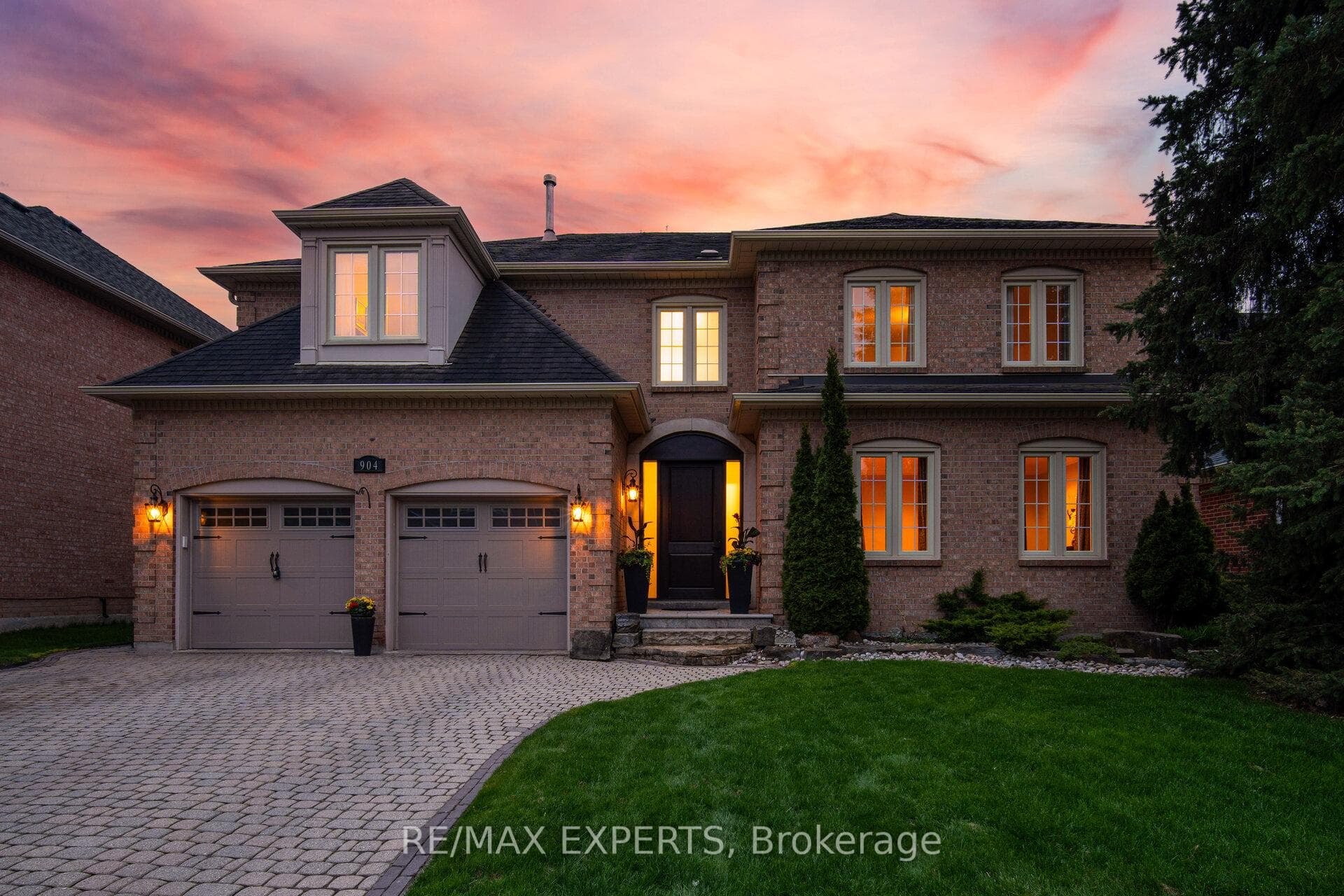 904 Damascus Court, Newmarket, ON L3X 1L1