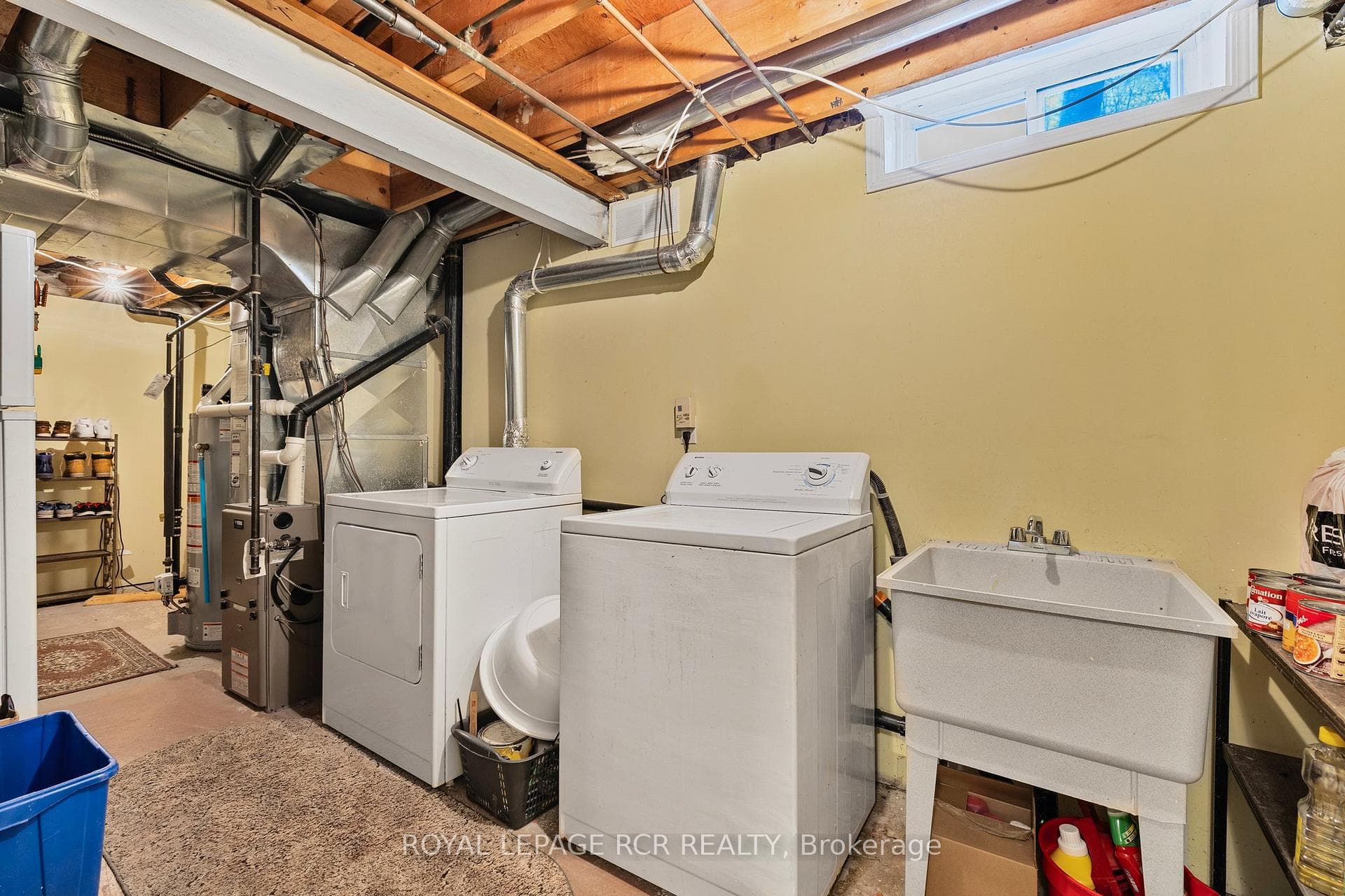 856 Magnolia Avenue, Newmarket, ON L3Y 3C7