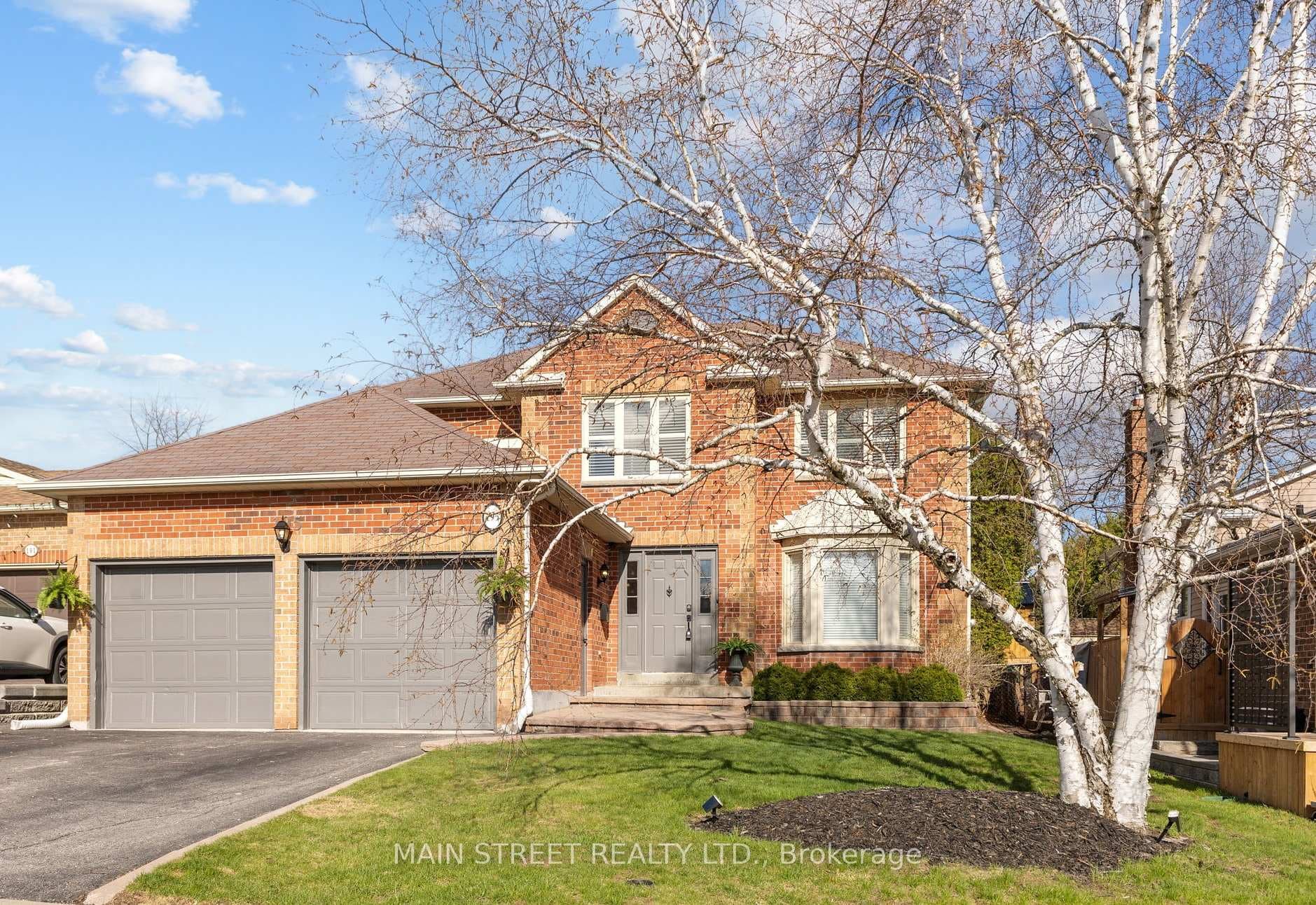 195 Brammar Street, Newmarket, ON L3Y 7T4
