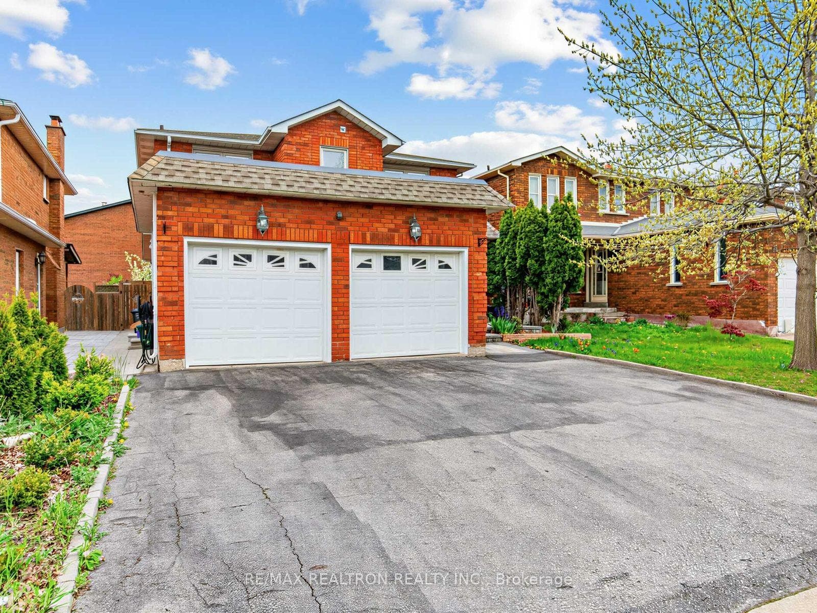 128 Embassy Drive, Vaughan, ON L4L 4Z8