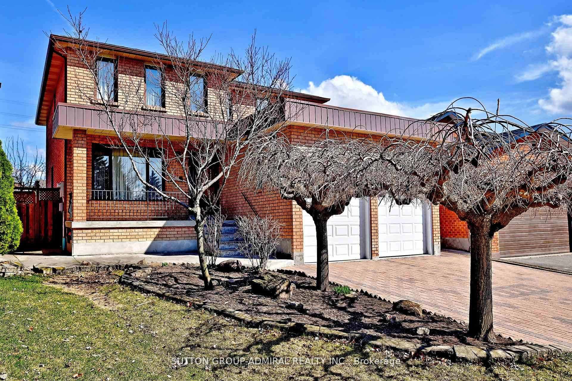 45 Royal Garden Boulevard, Vaughan, ON L4L 7C4