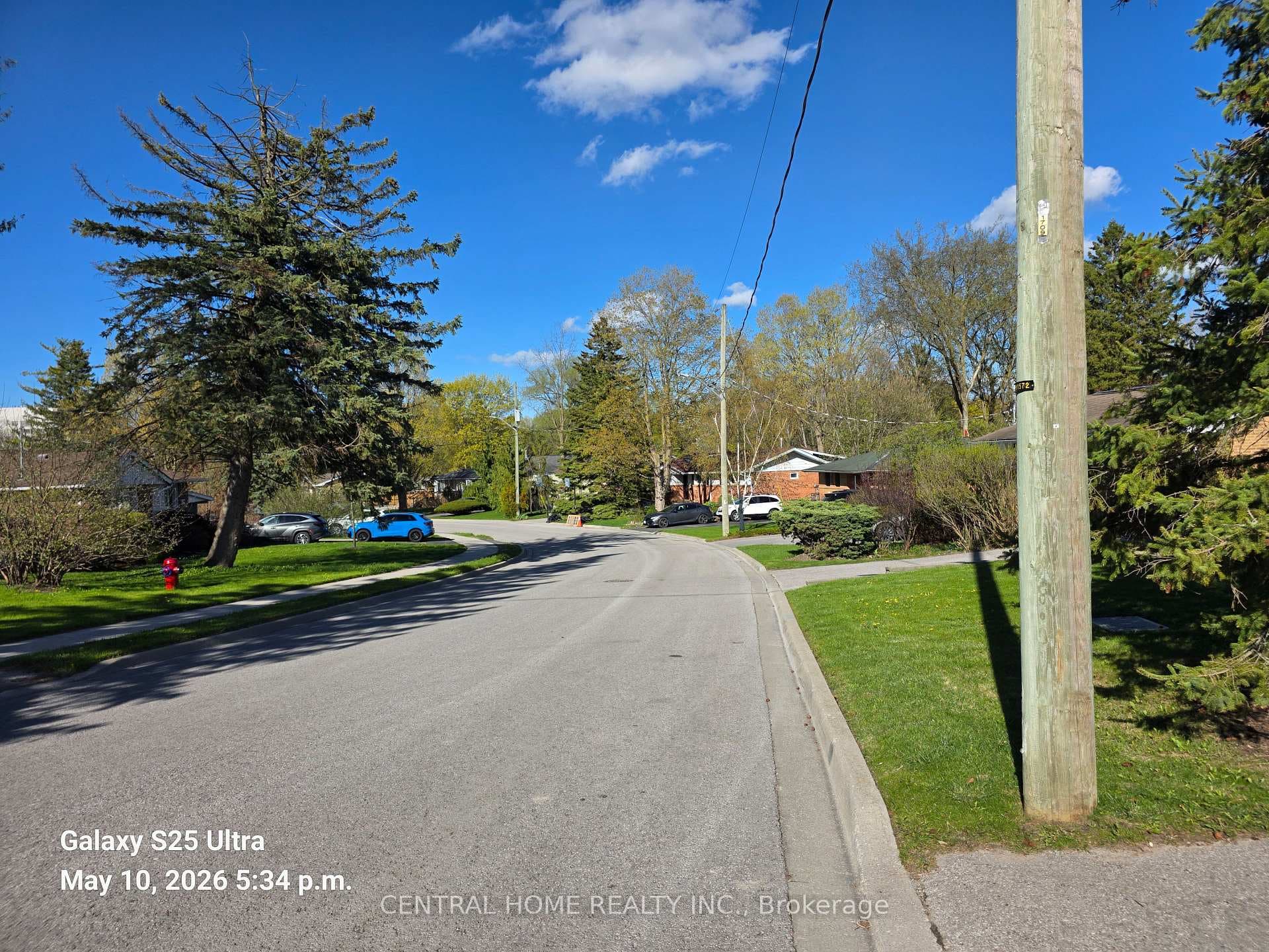 206 Parkview Crescent, Newmarket, ON L3Y 2C8