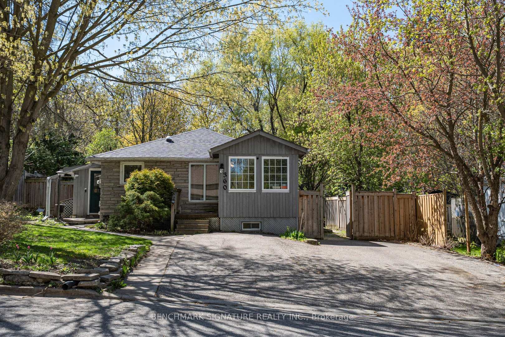 360 Ontario Street, Newmarket, ON L3Y 2K3