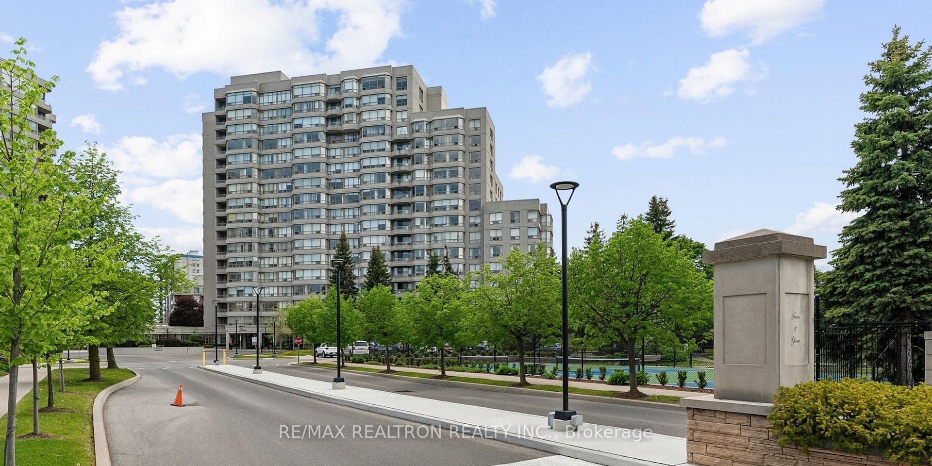7 Townsgate Drive 1112, Vaughan, ON L4J 7Z9