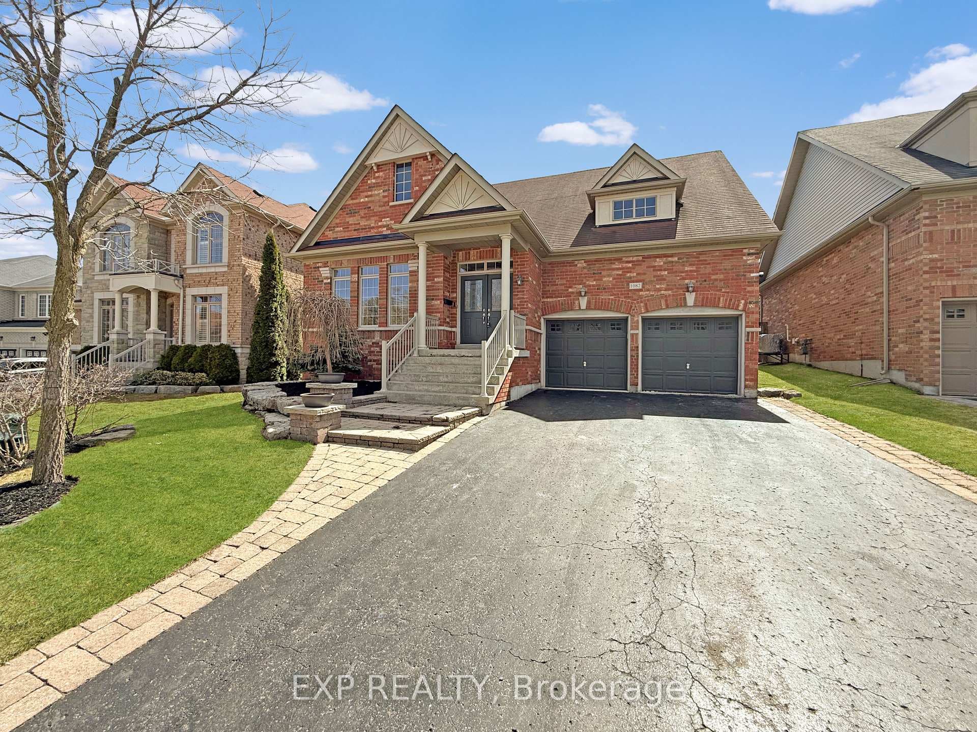 1082 Bob Scott Court, Newmarket, ON L3X 3L7