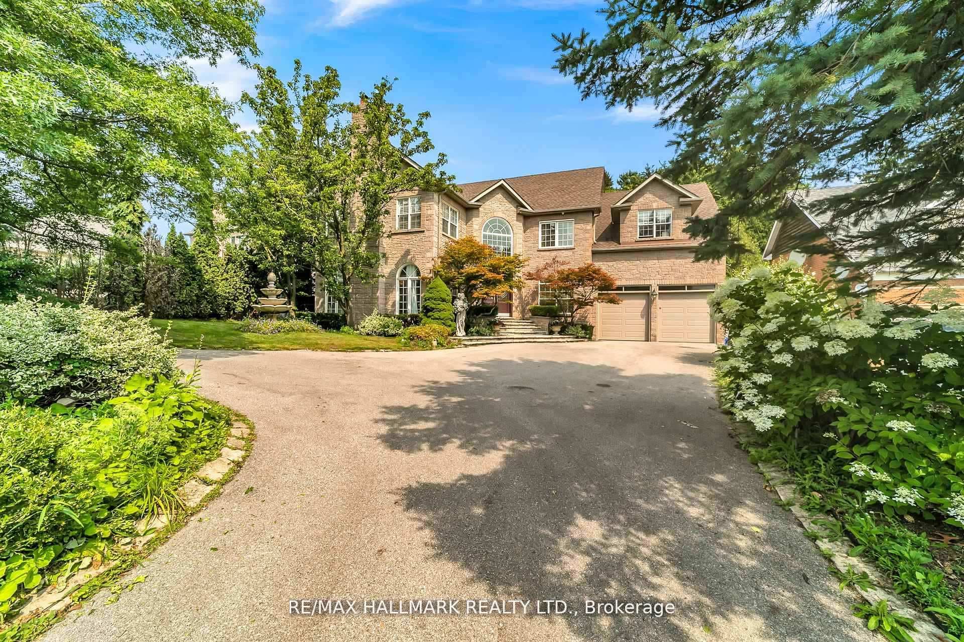 384 W Kennedy Street W, Aurora, ON L4G 5M6