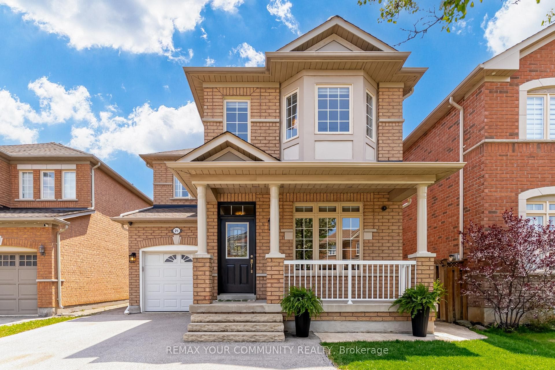 21 Amparo Drive, Vaughan, ON L4H 2L3