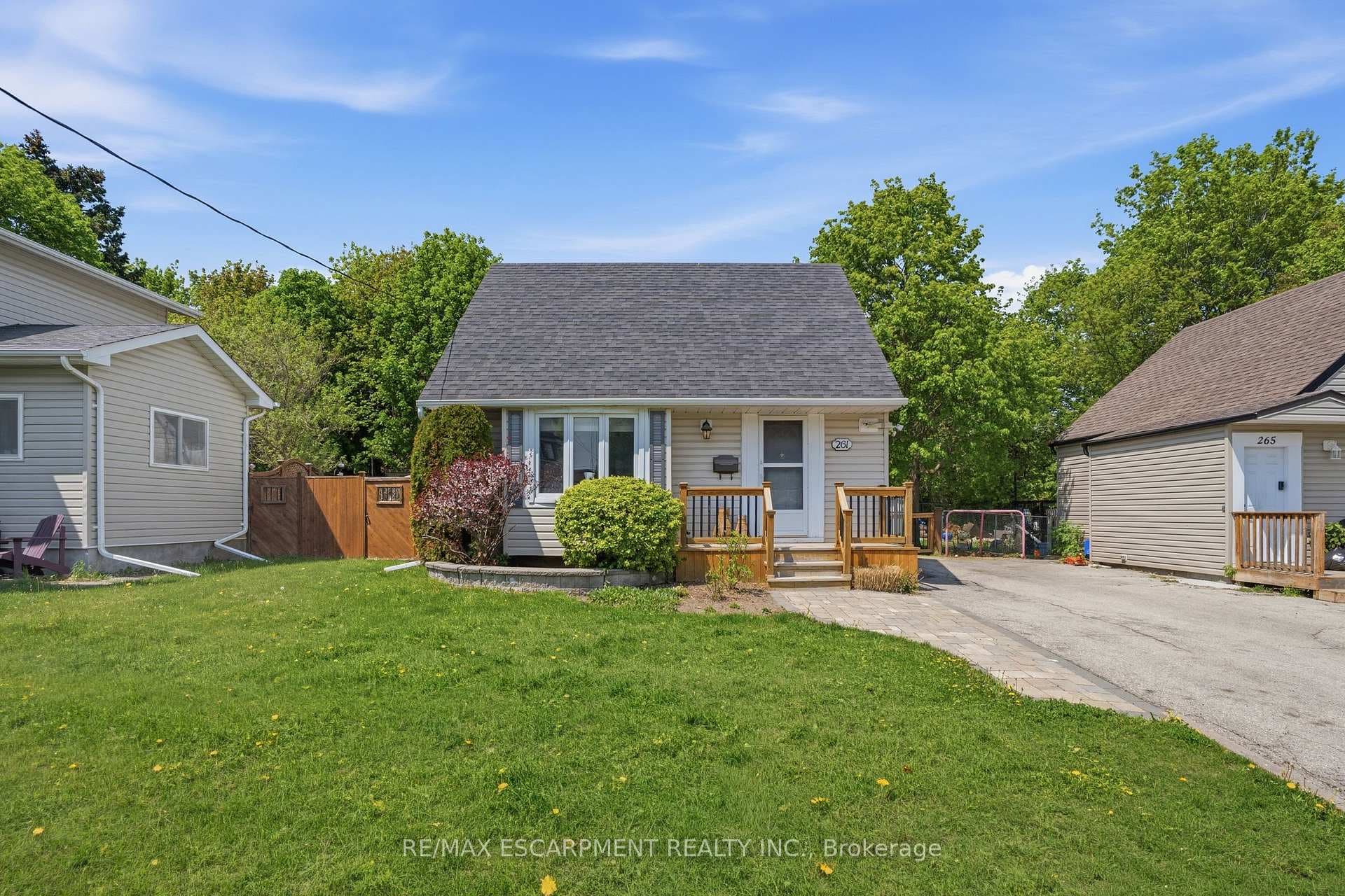 261 Andrew Street, Newmarket, ON L3Y 1H1