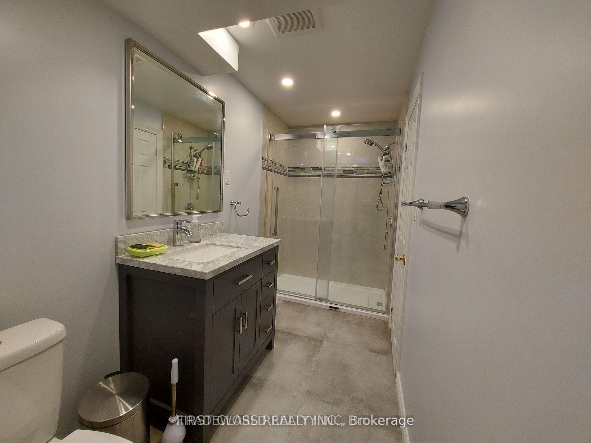 880 Leslie Valley Drive, Newmarket, ON L3Y 7G9