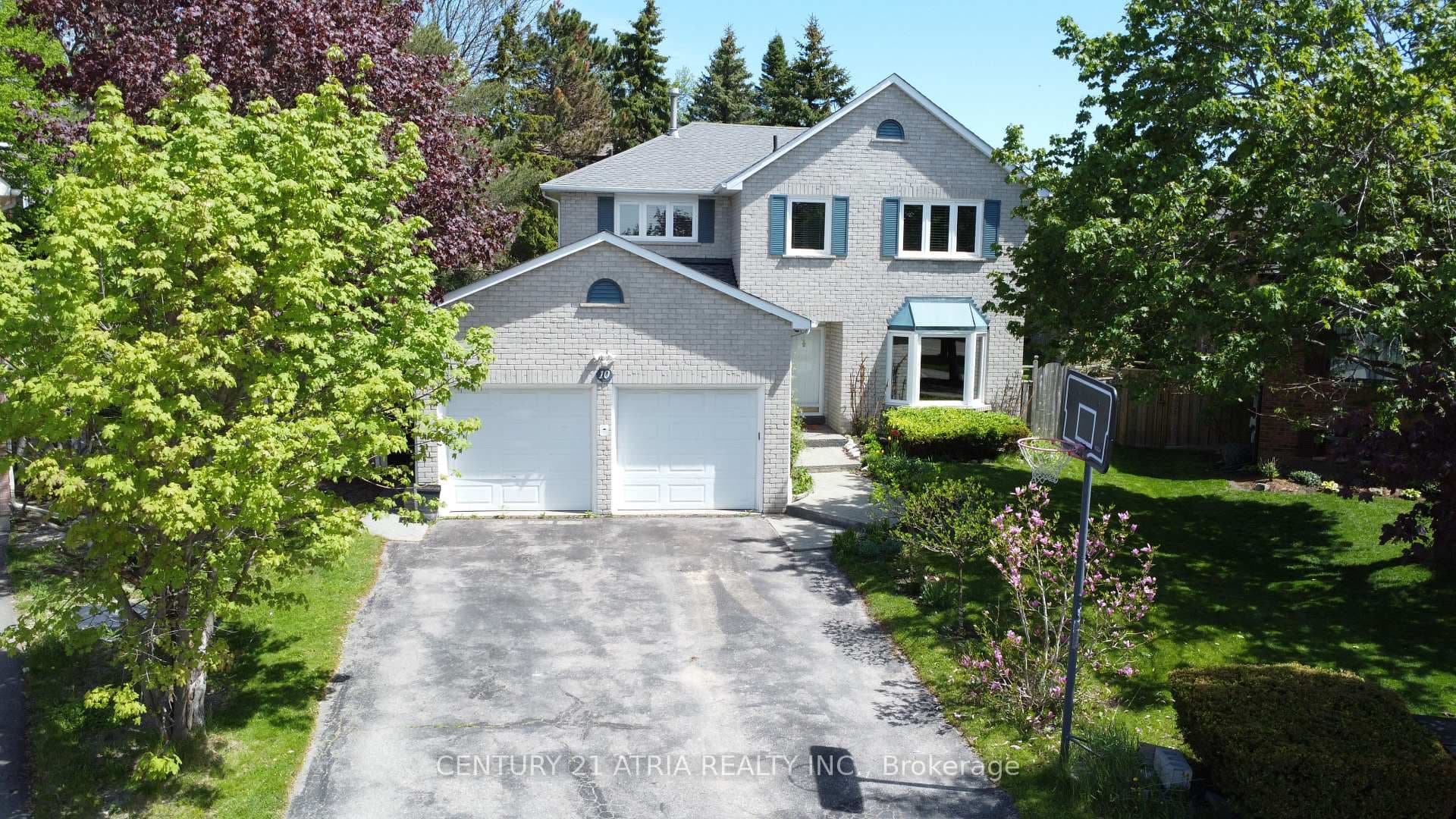 10 Laurwood Court, Aurora, ON L4G 5C2