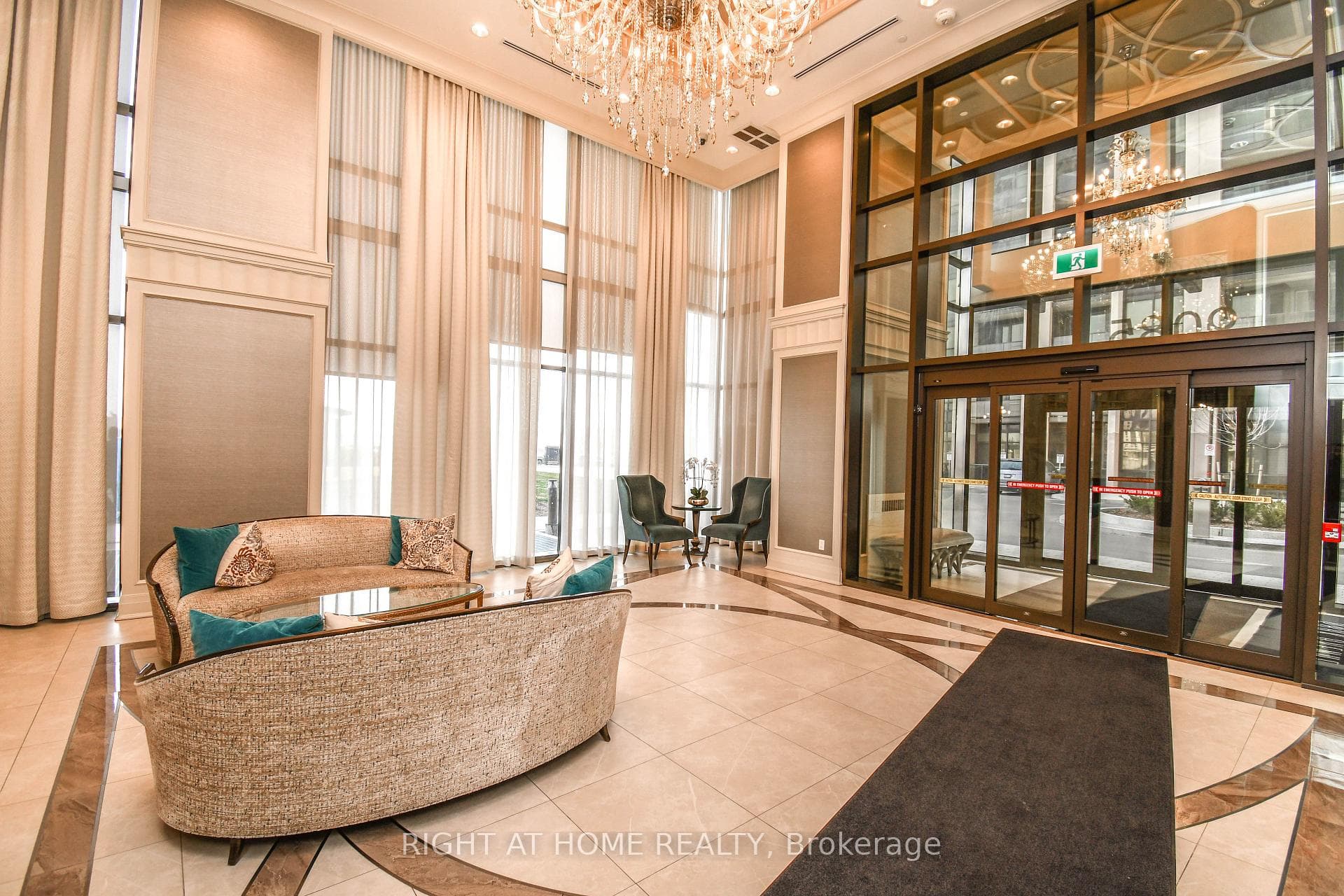 9085 Jane Street 811, Vaughan, ON L4K 5P1