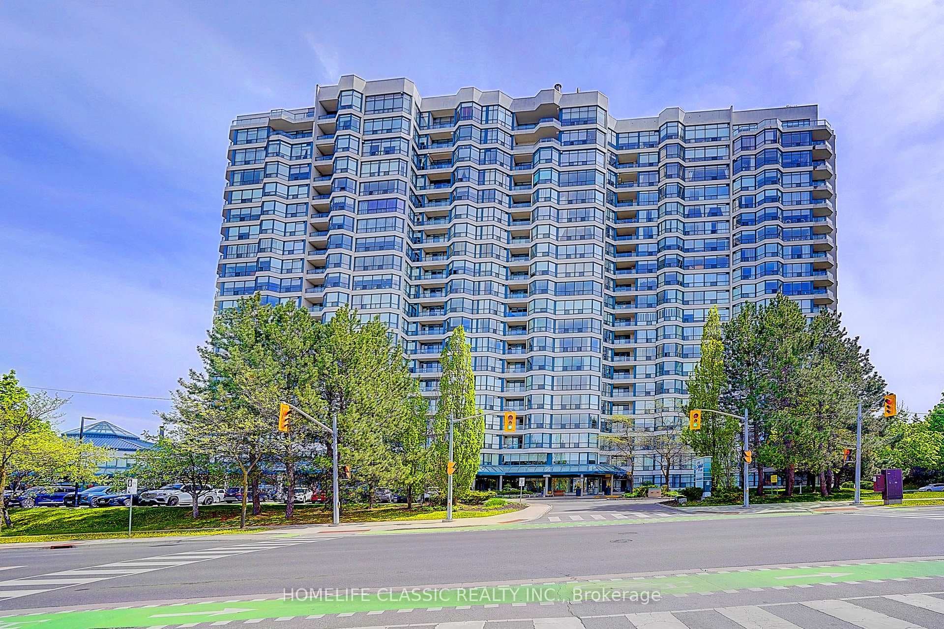 1 Clark Avenue 7, Vaughan, ON L4J 7Y6