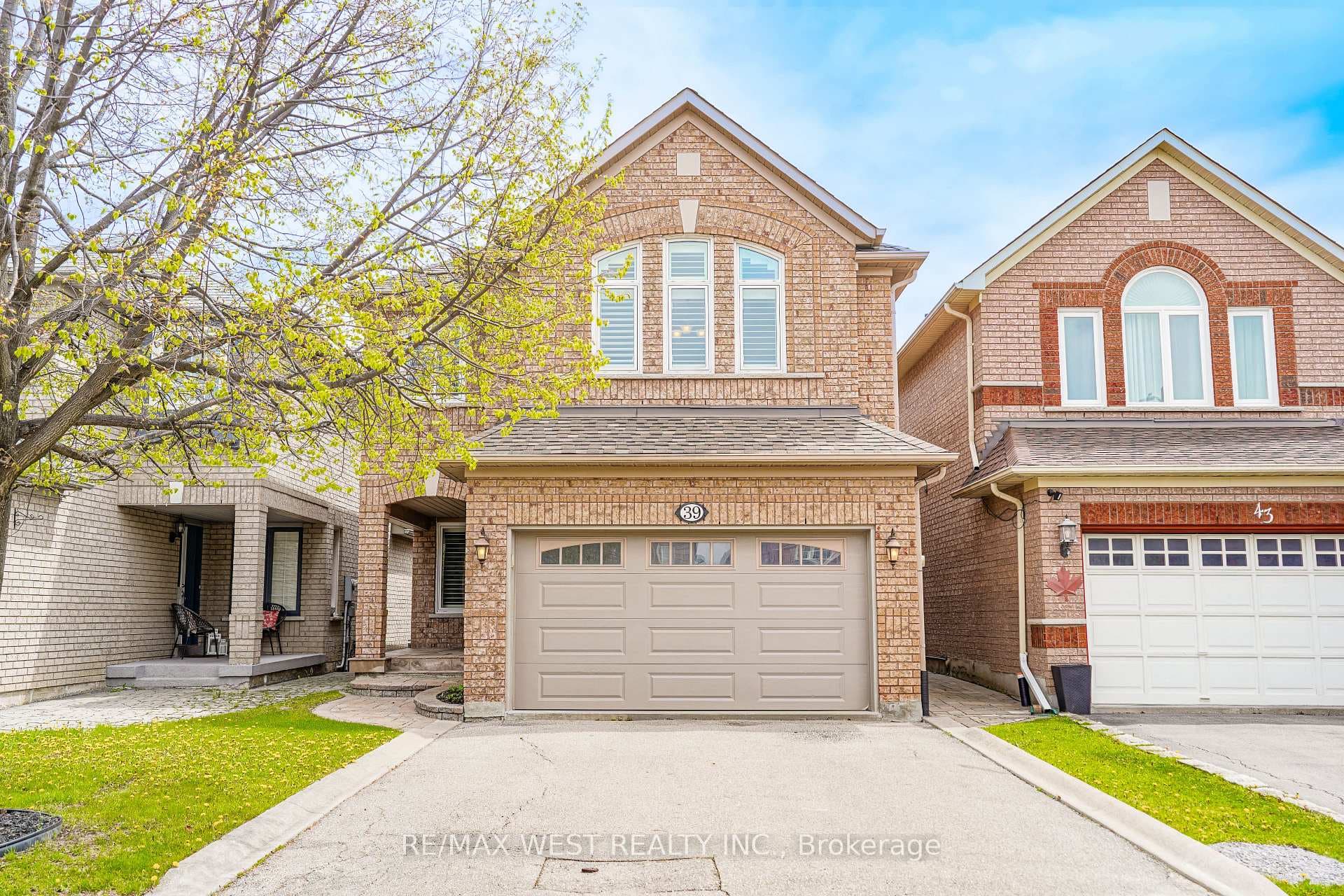 39 Sylwood Crescent, Vaughan, ON L6A 2R2