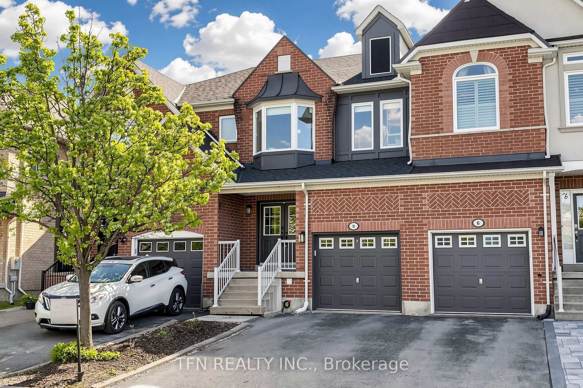 8 Lander Crescent, Vaughan, ON L4J 8V3