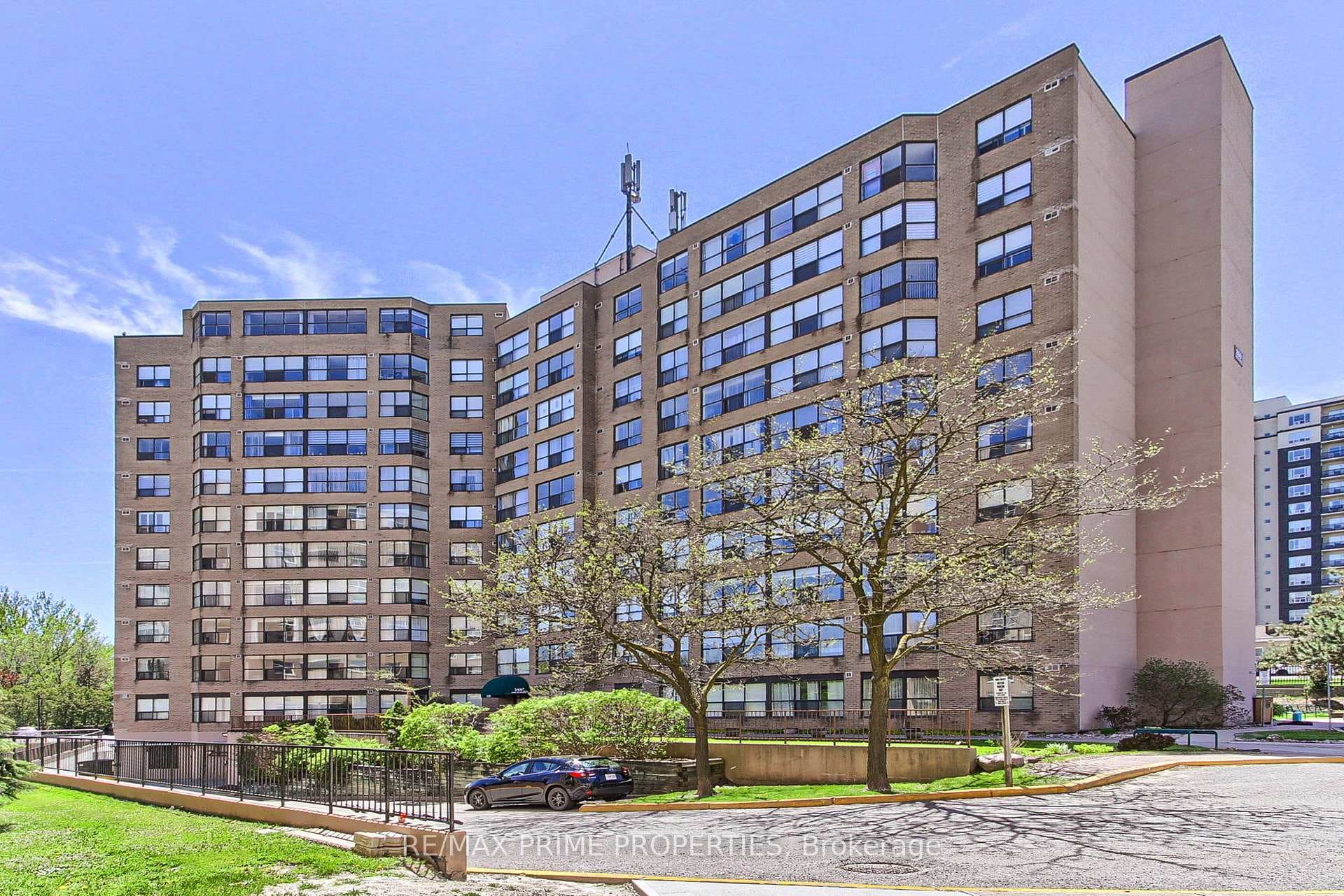 250 Davis Drive 603, Newmarket, ON L3Y 7T7