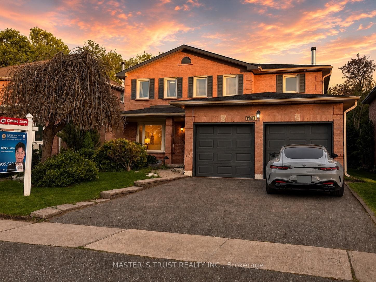 670 Leslie Valley Drive, Newmarket, ON L3Y 7J5