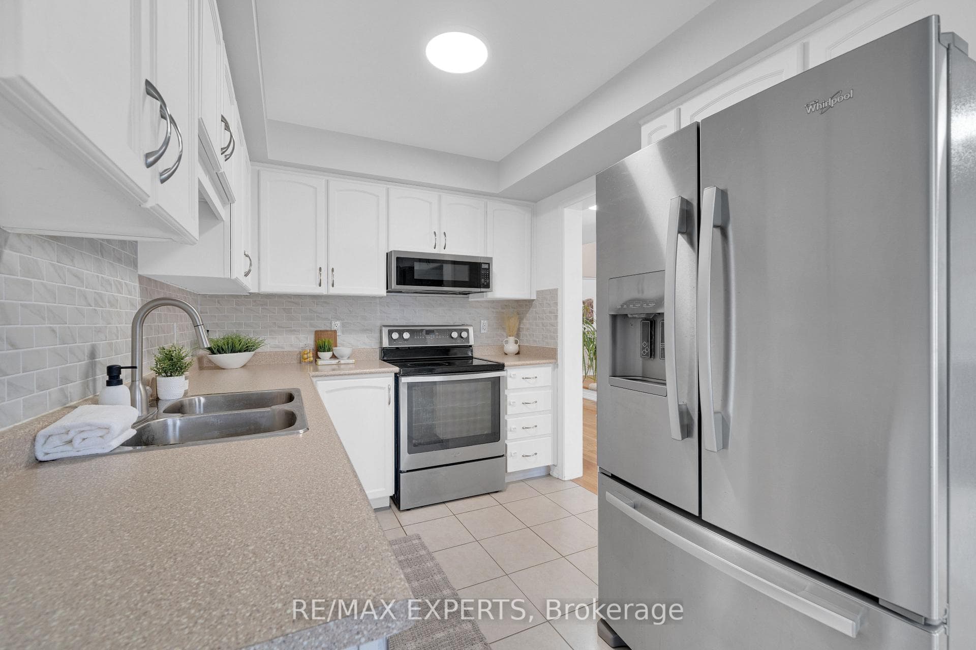 18 Armstrong Crescent, Bradford West Gwillimbury, ON L3Z 0L1
