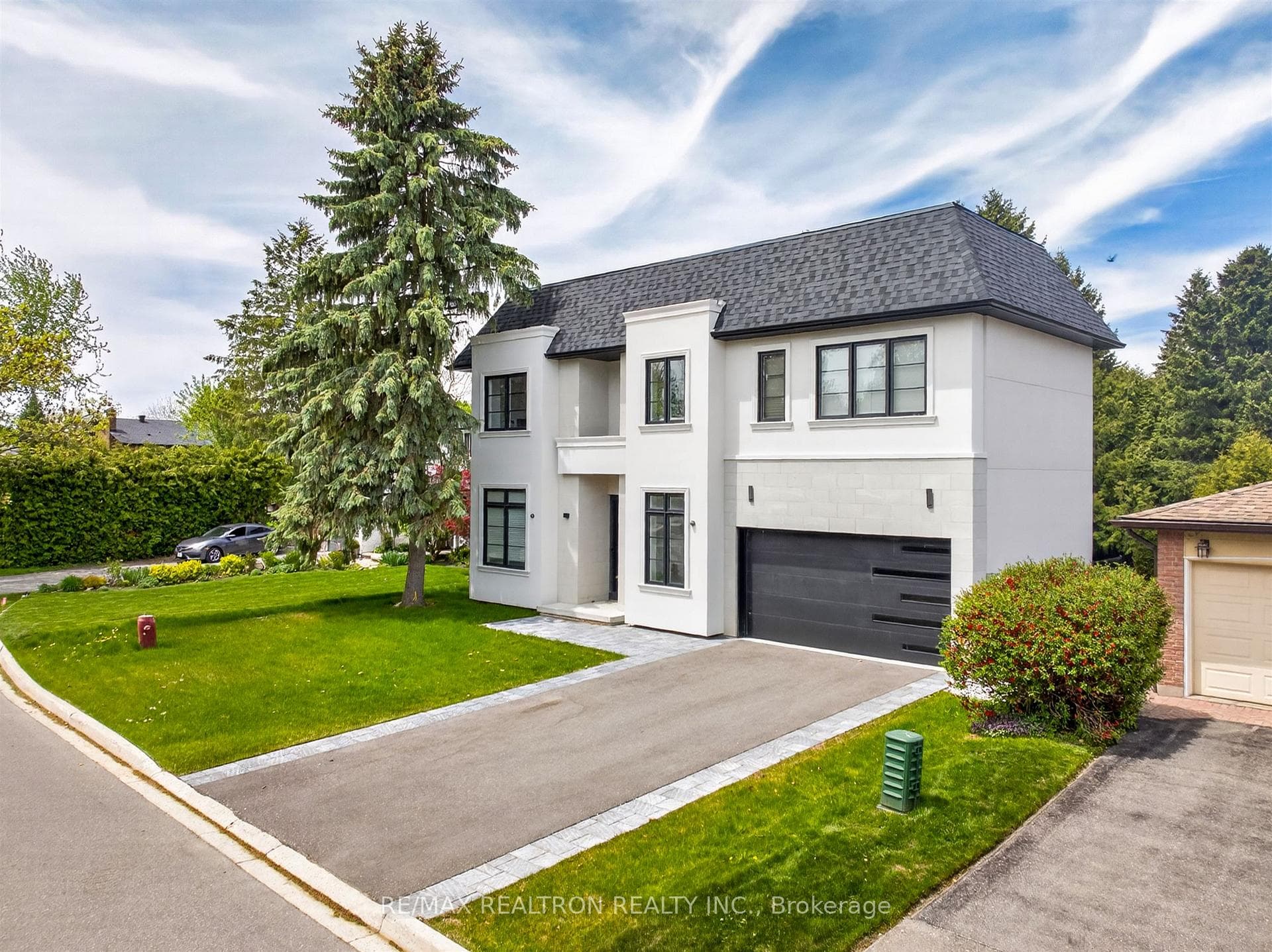 32 Cossar Drive, Aurora, ON L4G 3N8