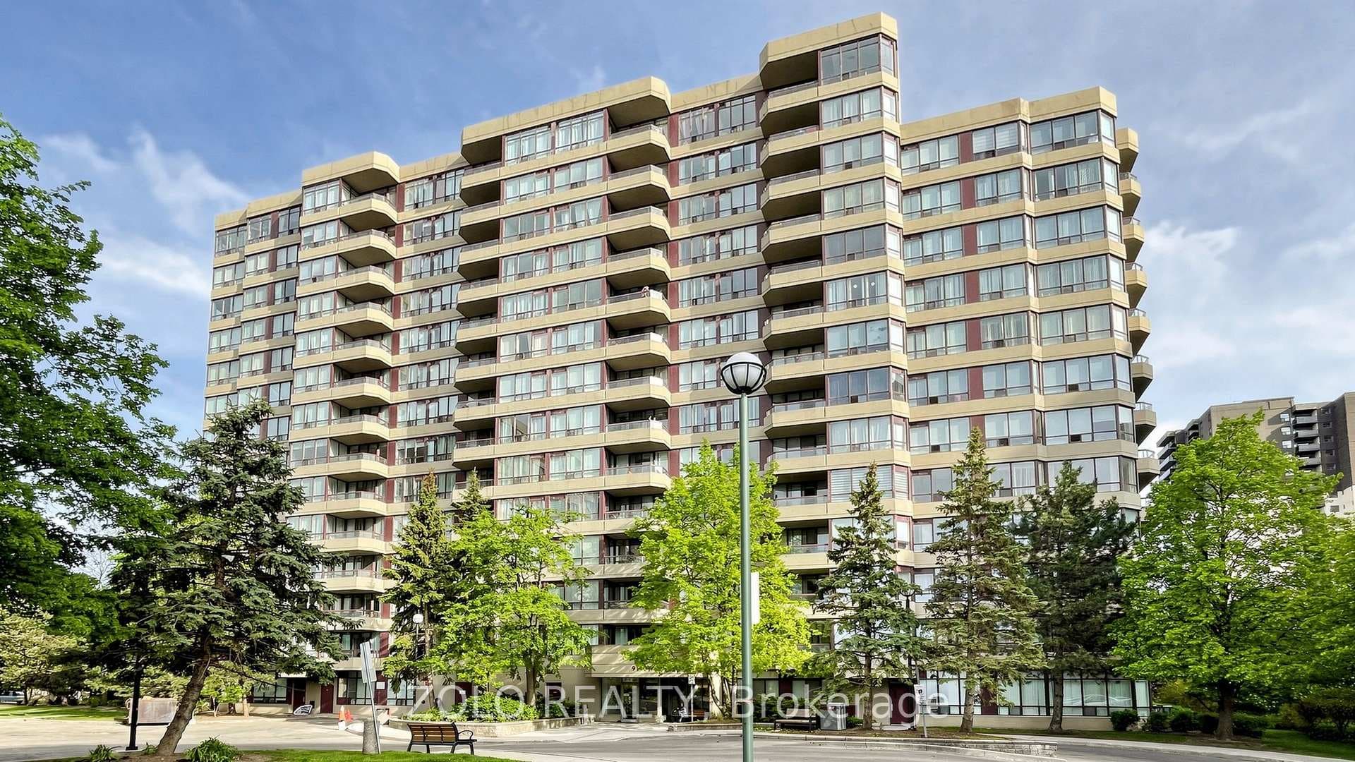 91 Townsgate Drive 704, Vaughan, ON L4J 8E8