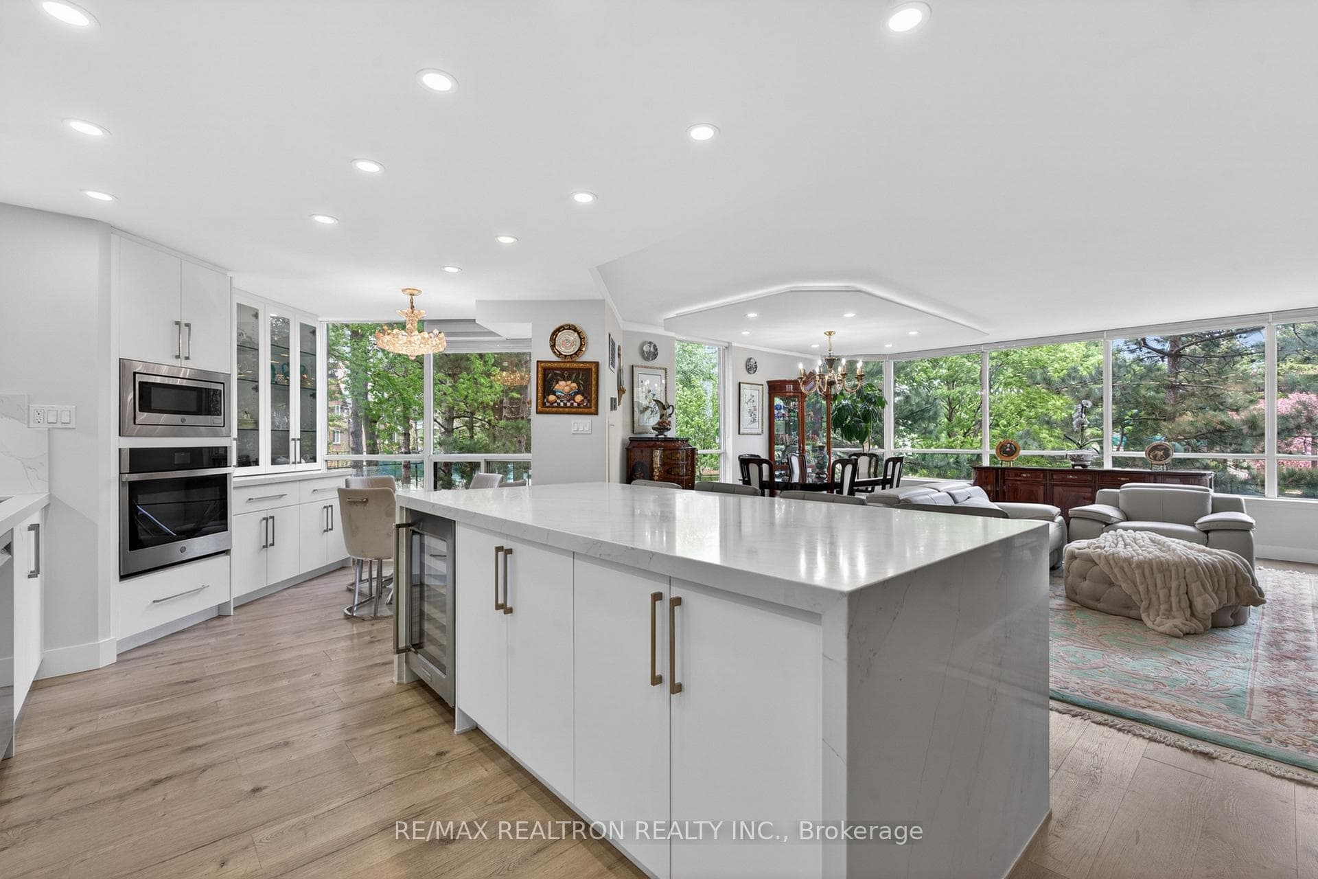 110 Promenade Circle 203, Vaughan, ON L4J 7W8