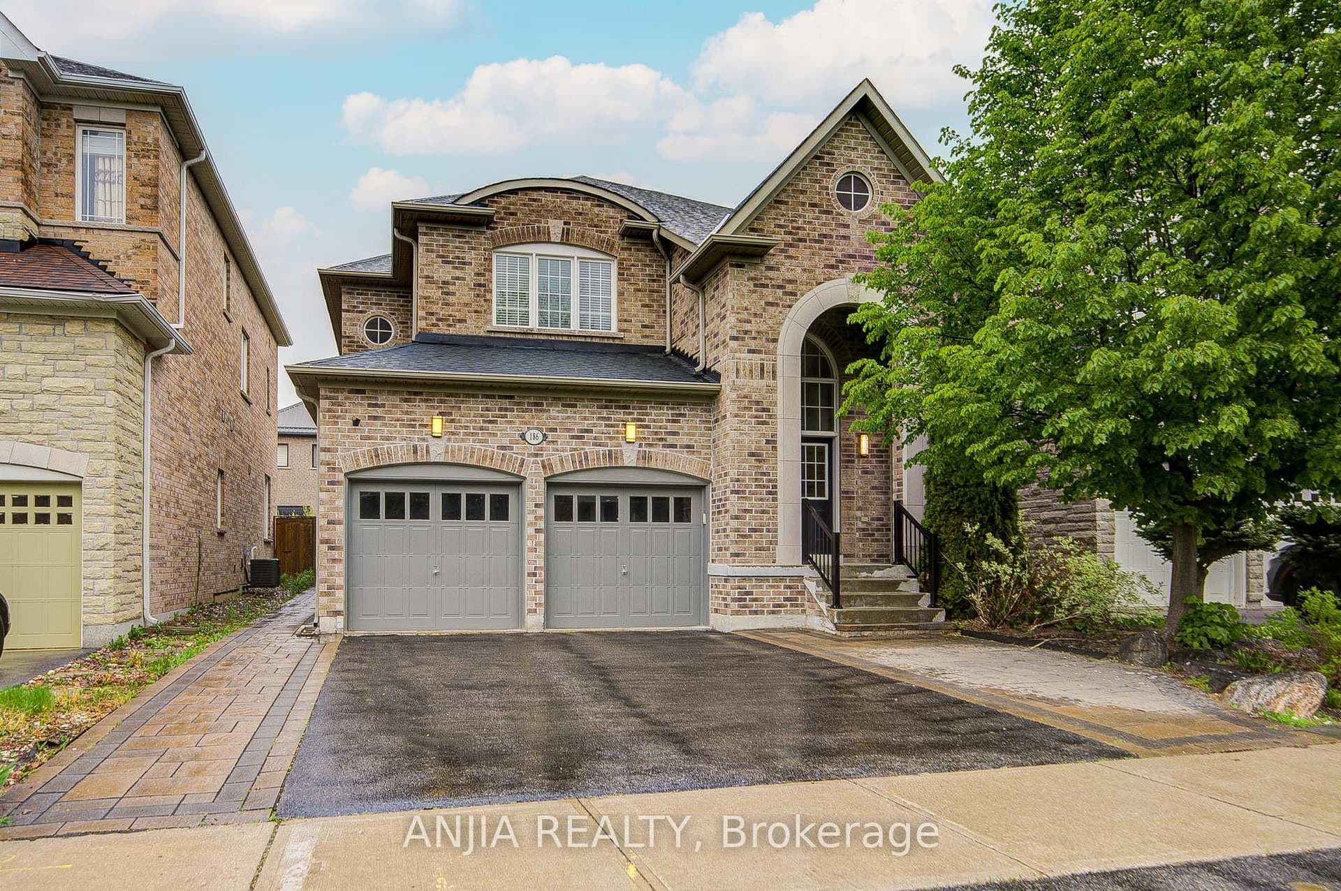 186 Ascalon Drive, Vaughan, ON L6A 0M8
