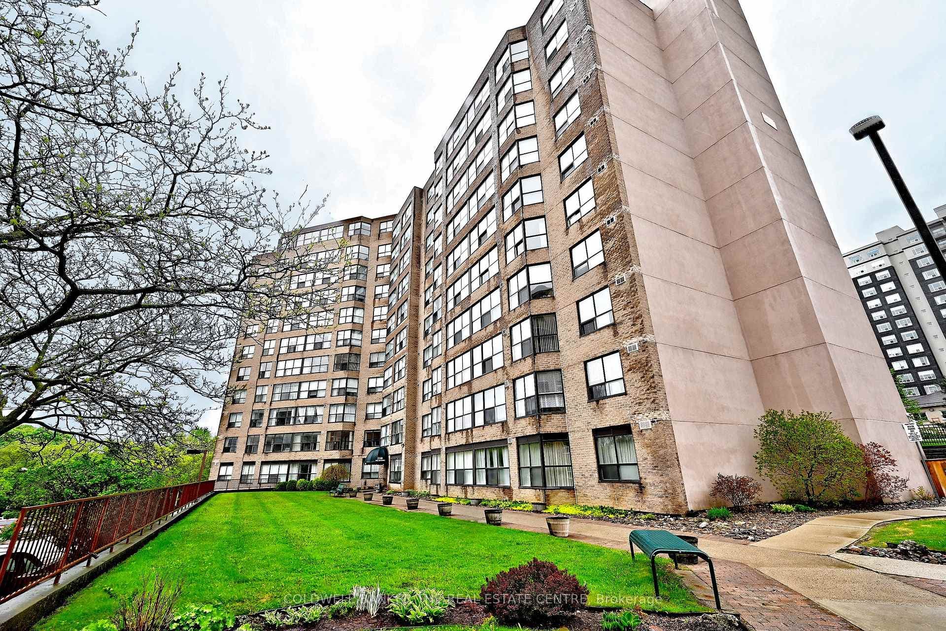 250 Davis Drive 208, Newmarket, ON L3Y 7T7
