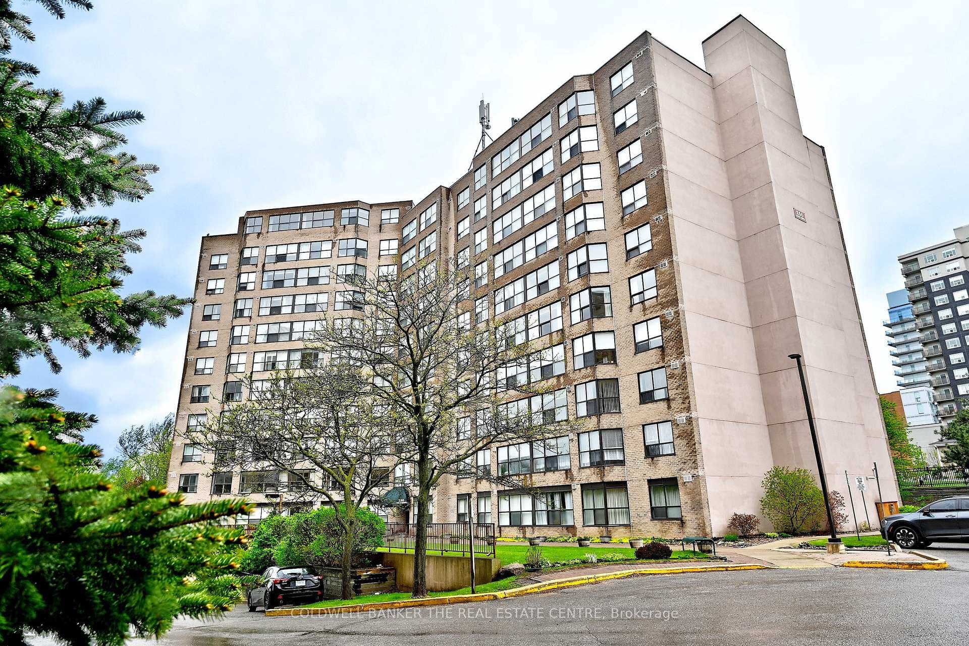 250 Davis Drive 207, Newmarket, ON L3Y 7T7