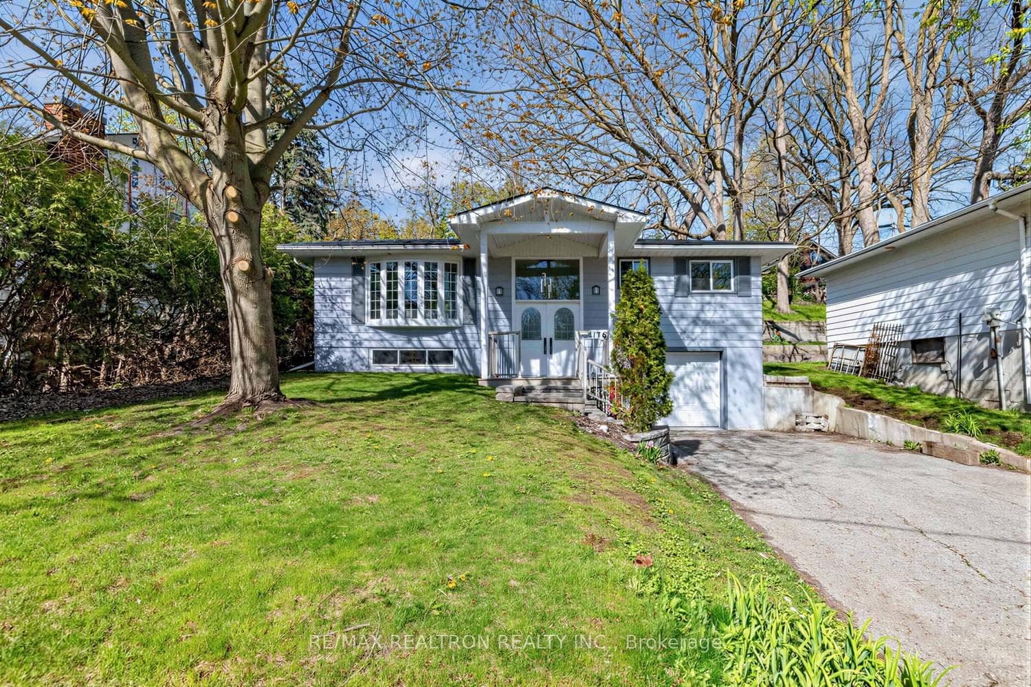 176 Charlotte Street S, Newmarket, ON L3Y 3S8