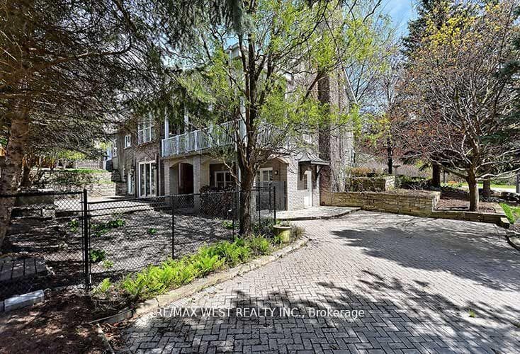 5 Humberview Drive, Vaughan, ON L4H 1B1