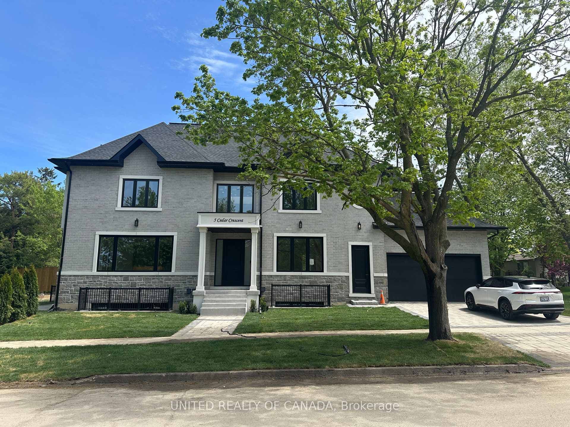 5 Cedar Crescent, Aurora, ON L4G 3J7