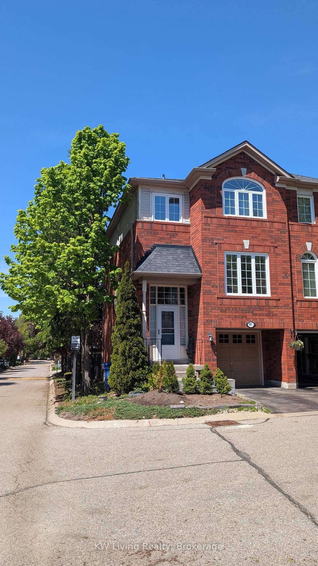 81 Mosaics Avenue 62, Aurora, ON L4G 7L5
