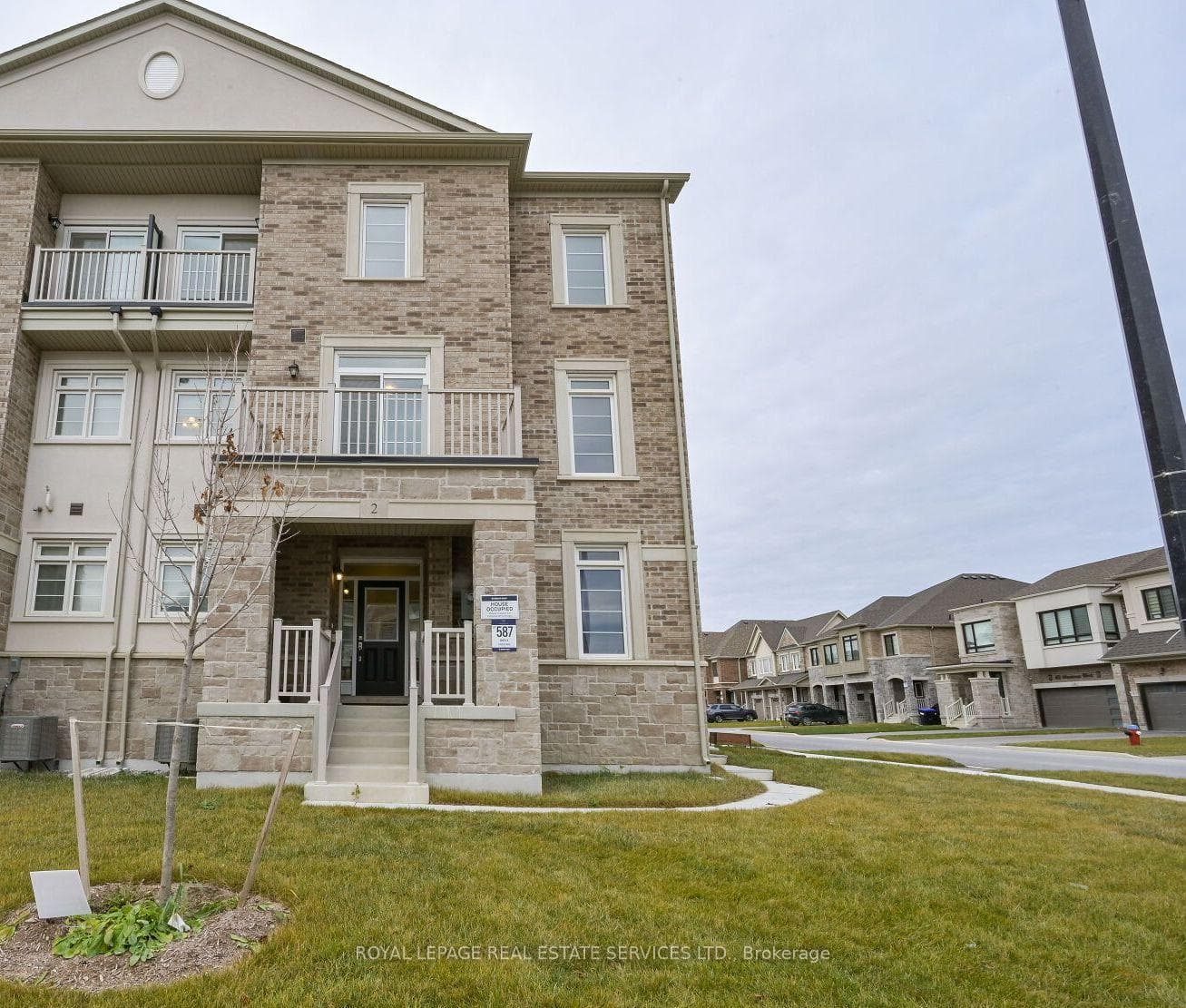2 Paisley Drive, Bradford West Gwillimbury, ON L3Z 4P3