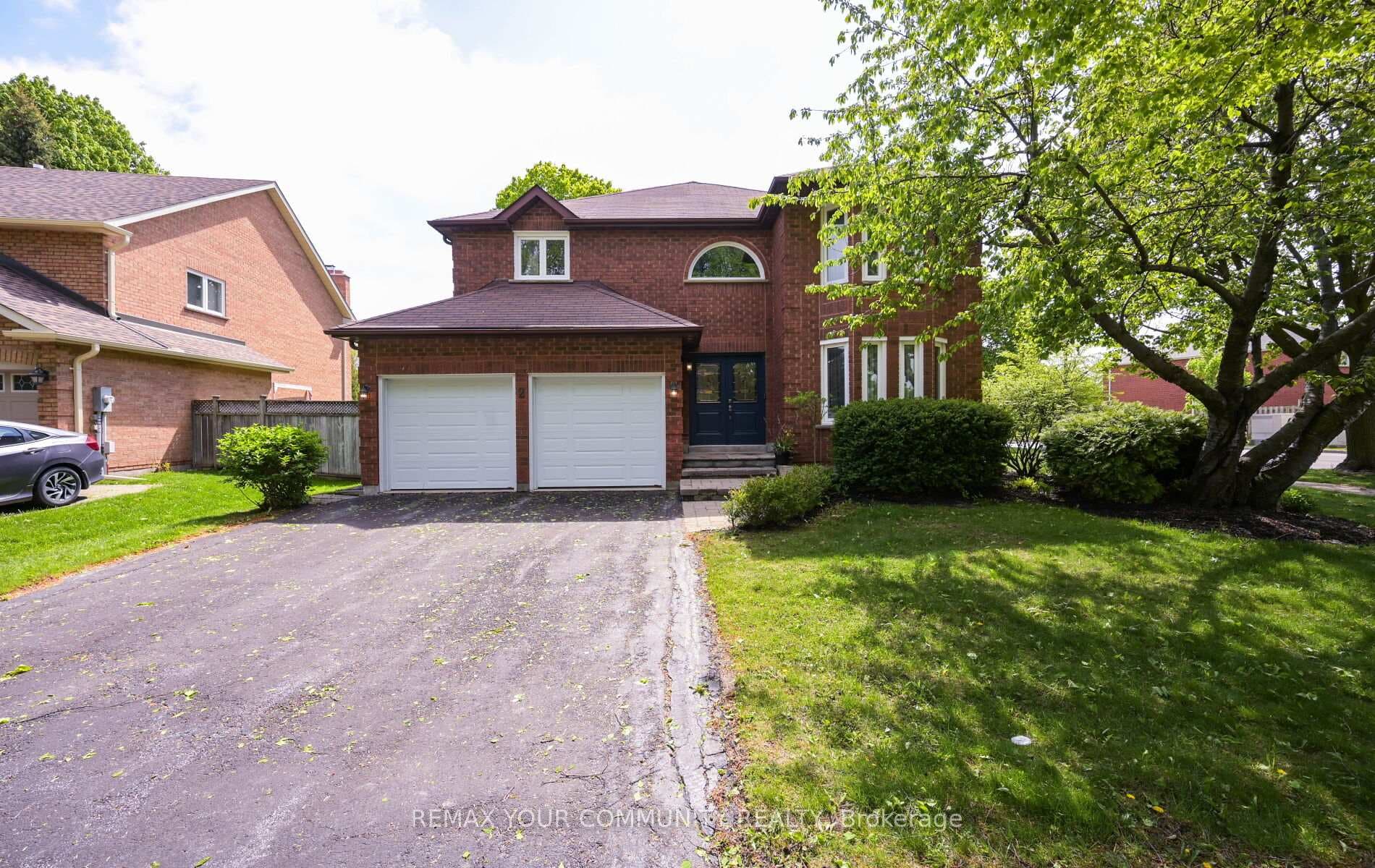 2 Ballard Crescent, Newmarket, ON L3X 1S3