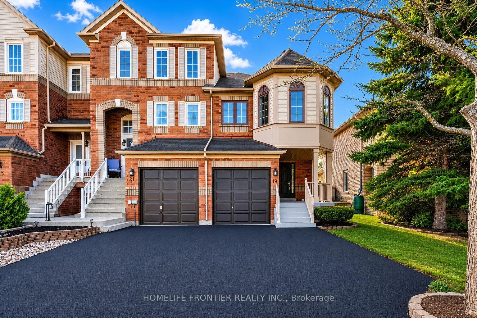 19 Bowler Street, Aurora, ON L4G 7J2