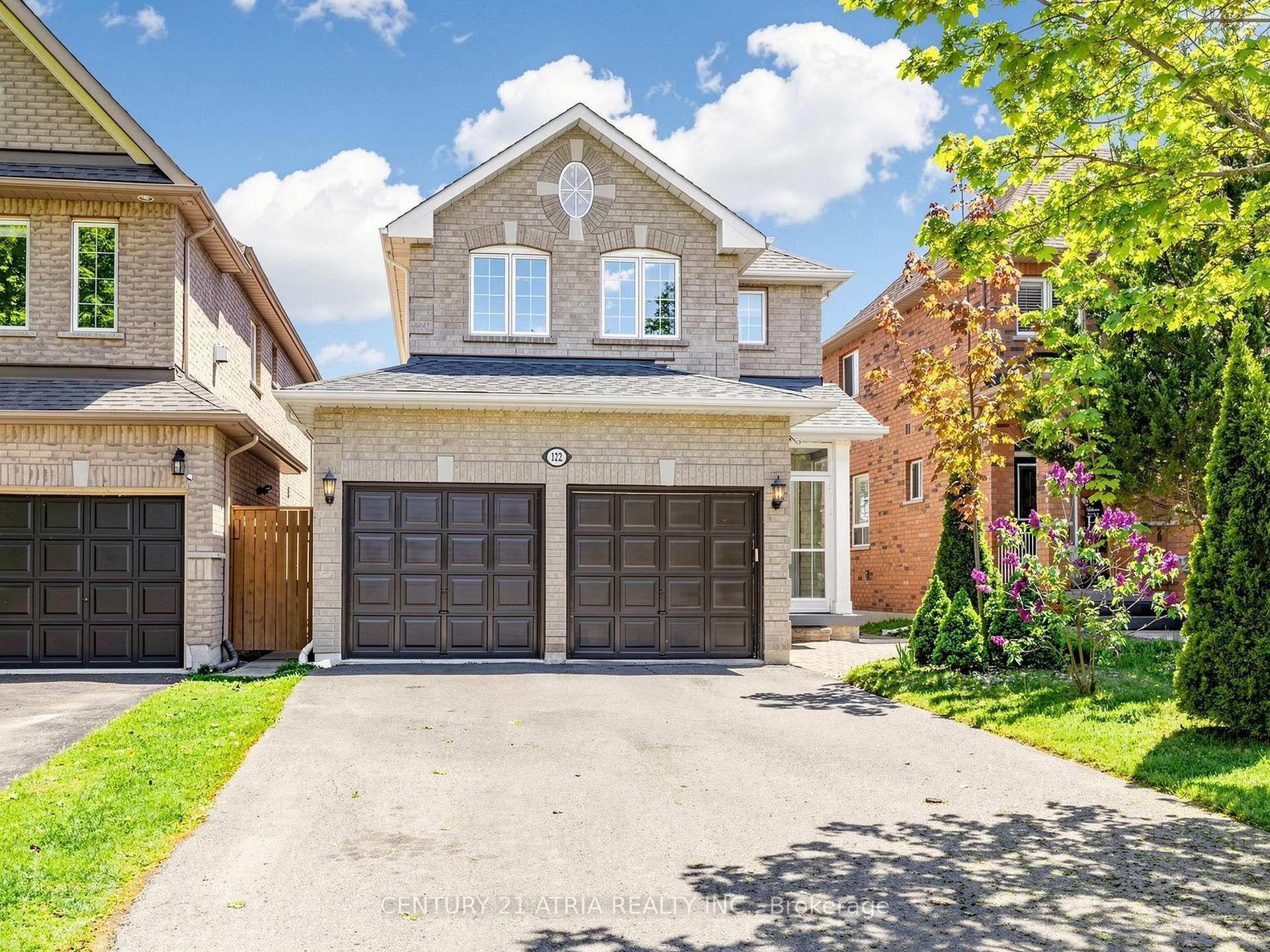 122 Fadine Road, Newmarket, ON L3X 2P2