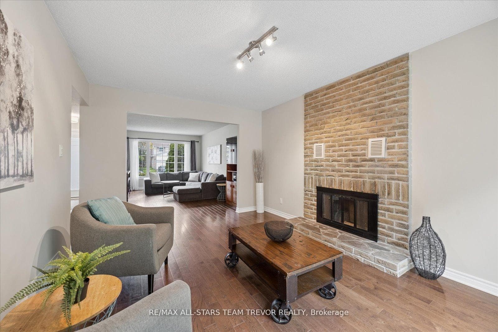 123 Lowe Boulevard, Newmarket, ON L3Y 5T3