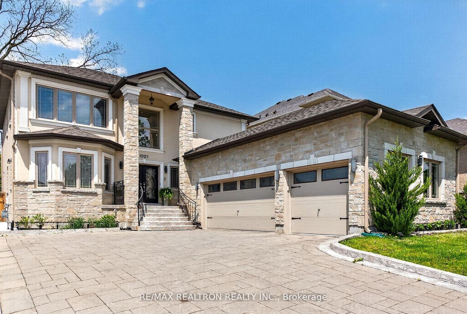 1001 Gorham Street, Newmarket, ON L3Y 5G9