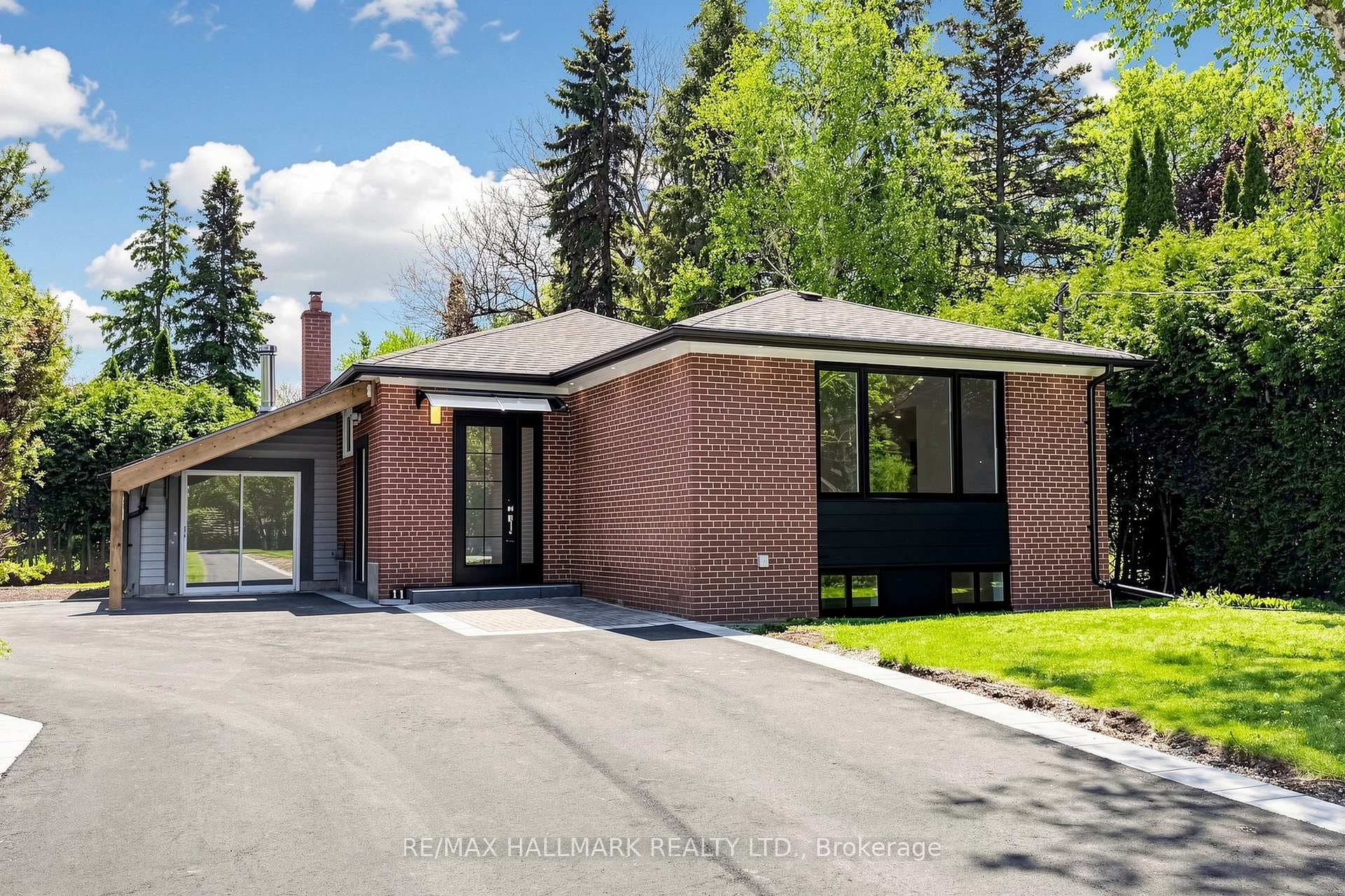 11 Johnson Road, Aurora, ON L4G 2A3