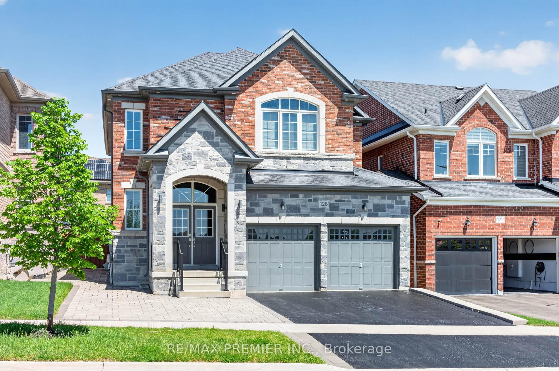 126 Barrow Avenue, Bradford West Gwillimbury, ON L3Z 0X3